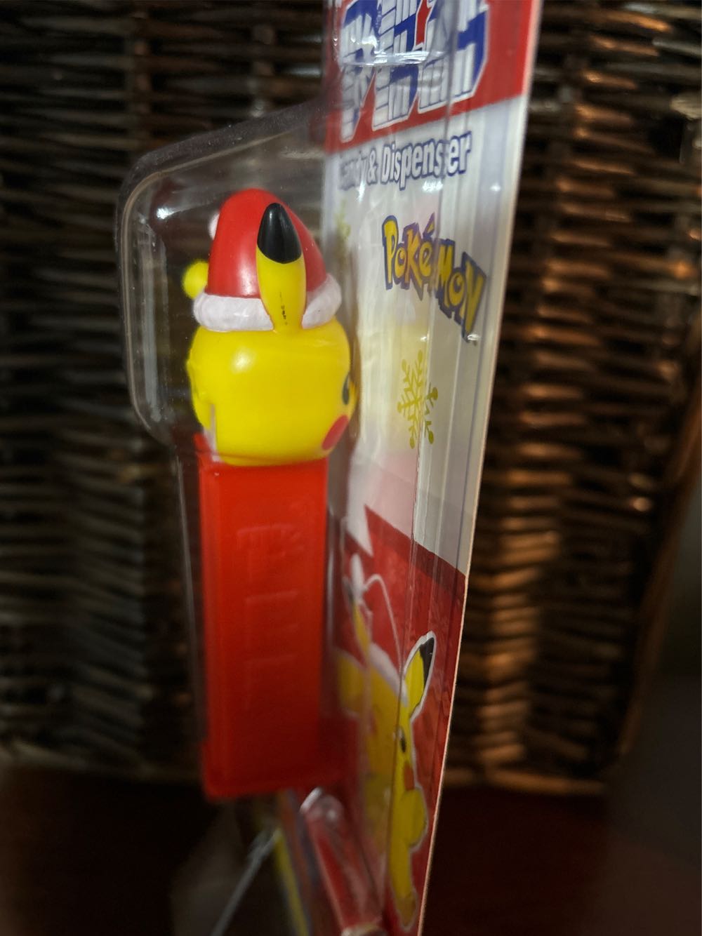 Pokémon - Pikachu Christmas (Shy) - Christmas pez collectible [Barcode 073621325135] - Main Image 3