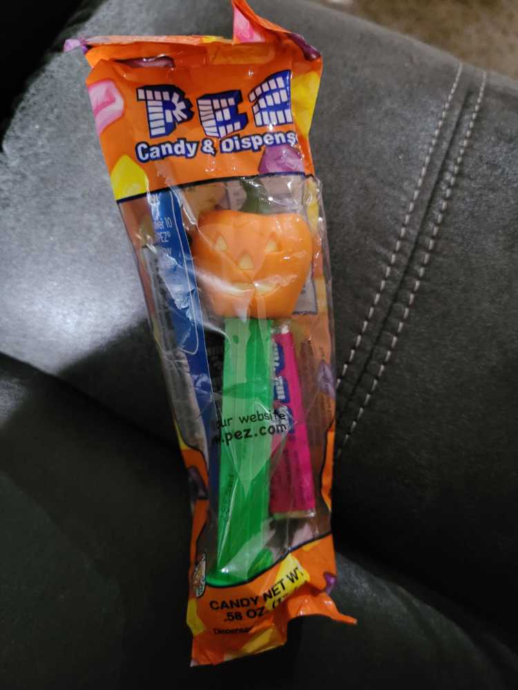 Halloween- Jack-o-lantern  pez collectible [Barcode 073621093034] - Main Image 2