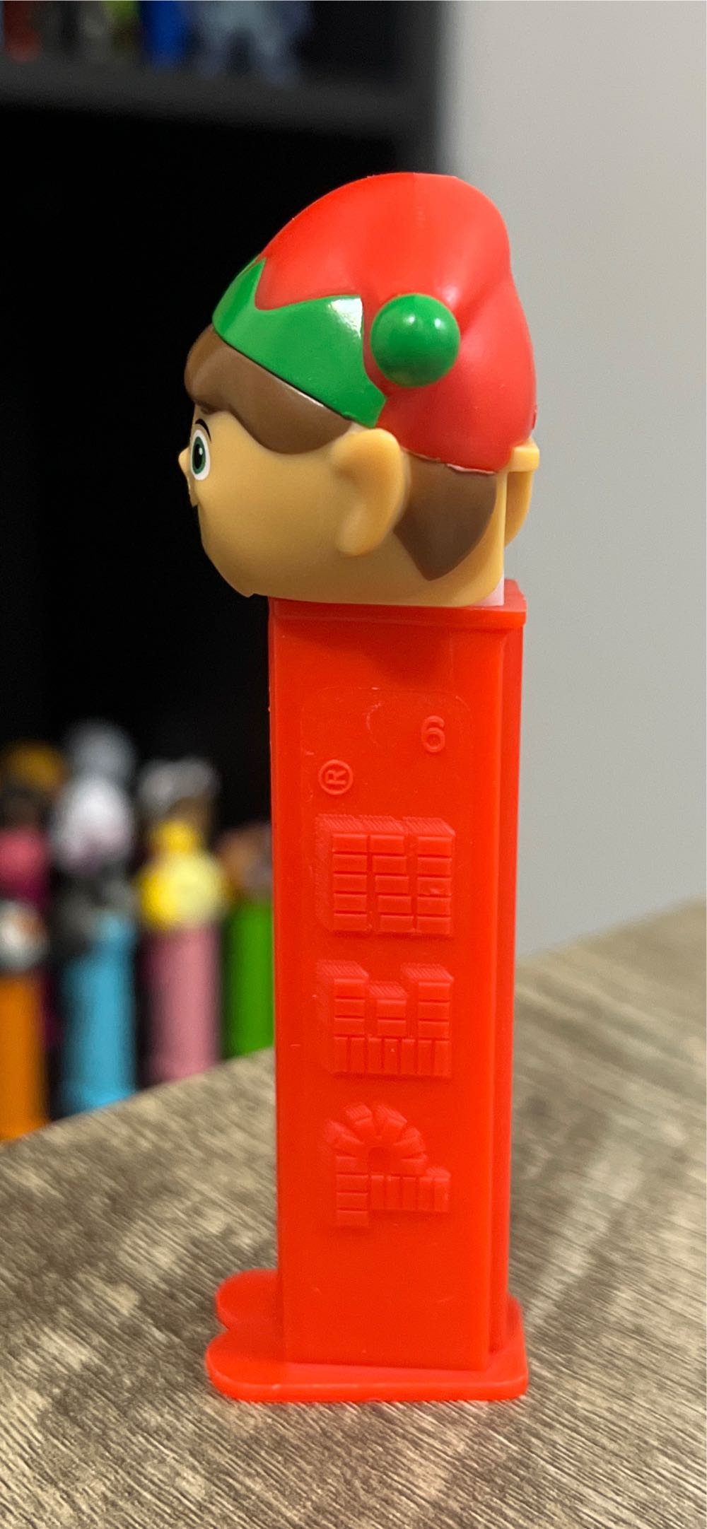 Elf Red Hat w Green 2024 - Christmas pez collectible - Main Image 4