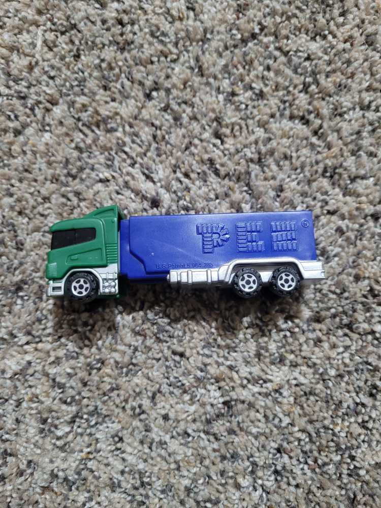 Rigs - Green And Blue  pez collectible - Main Image 3