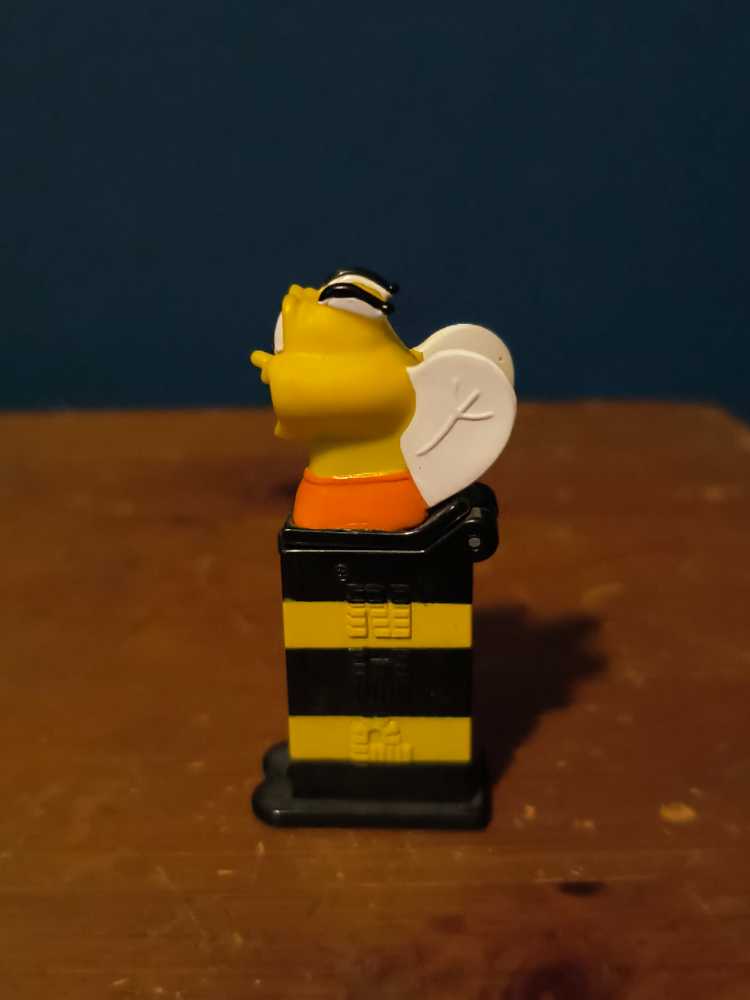 Mini Bee  pez collectible - Main Image 2