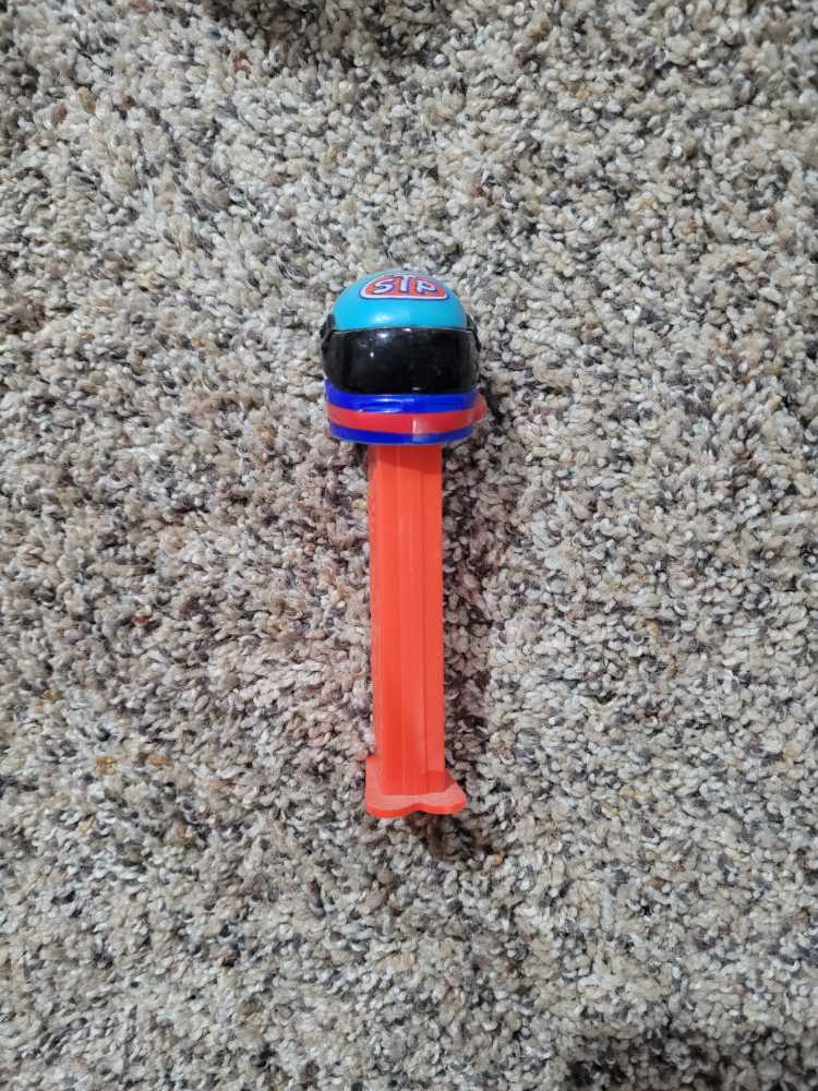 Nascar - Richard Petty #43  pez collectible - Main Image 2