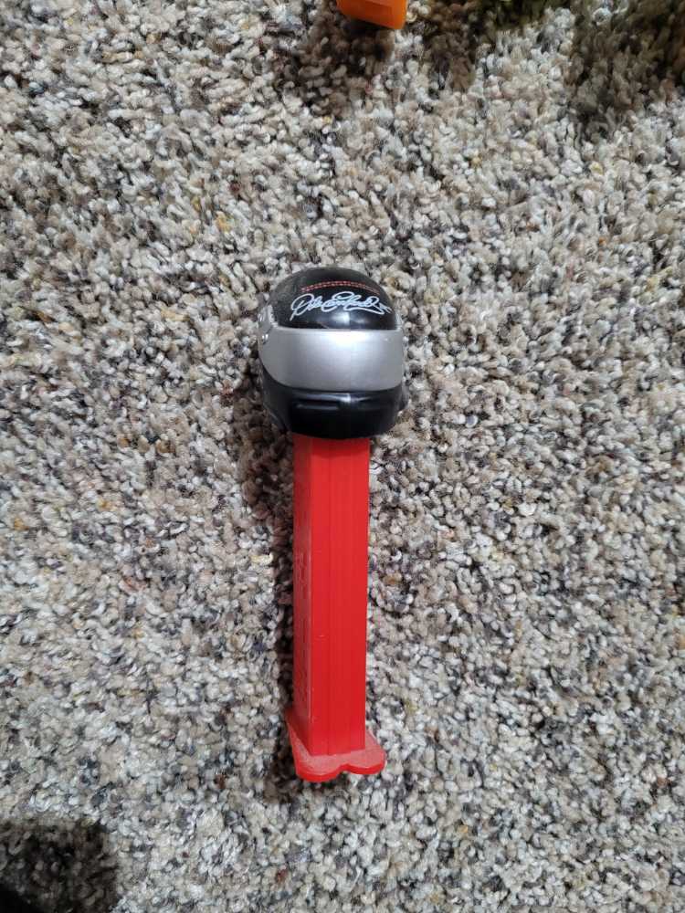 Nascar - Kyle Busch #8  pez collectible - Main Image 2