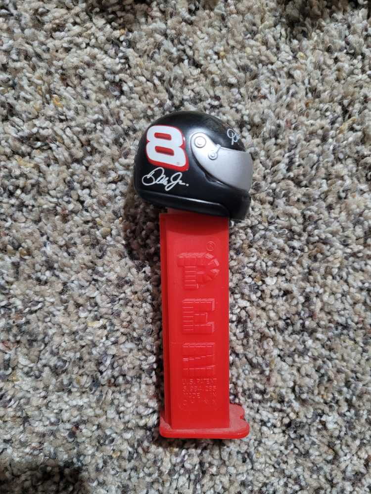 Nascar - Kyle Busch #8  pez collectible - Main Image 3