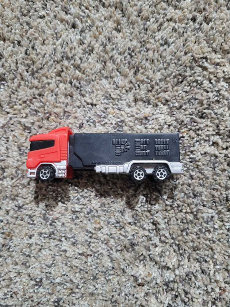 Rigs - Black And Red  pez collectible [Barcode 073621090101] - Main Image 2