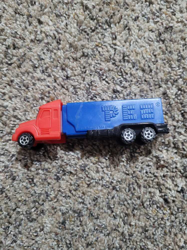 Rigs - Blue And Red  pez collectible - Main Image 2