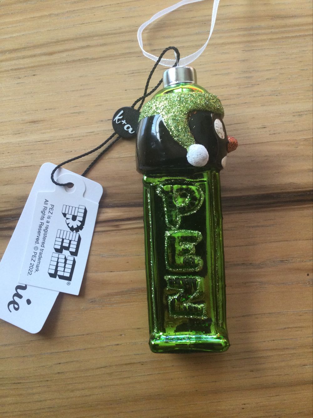 Kat-Annie Penguin ornament - Christmas pez collectible [Barcode 026301880813] - Main Image 2