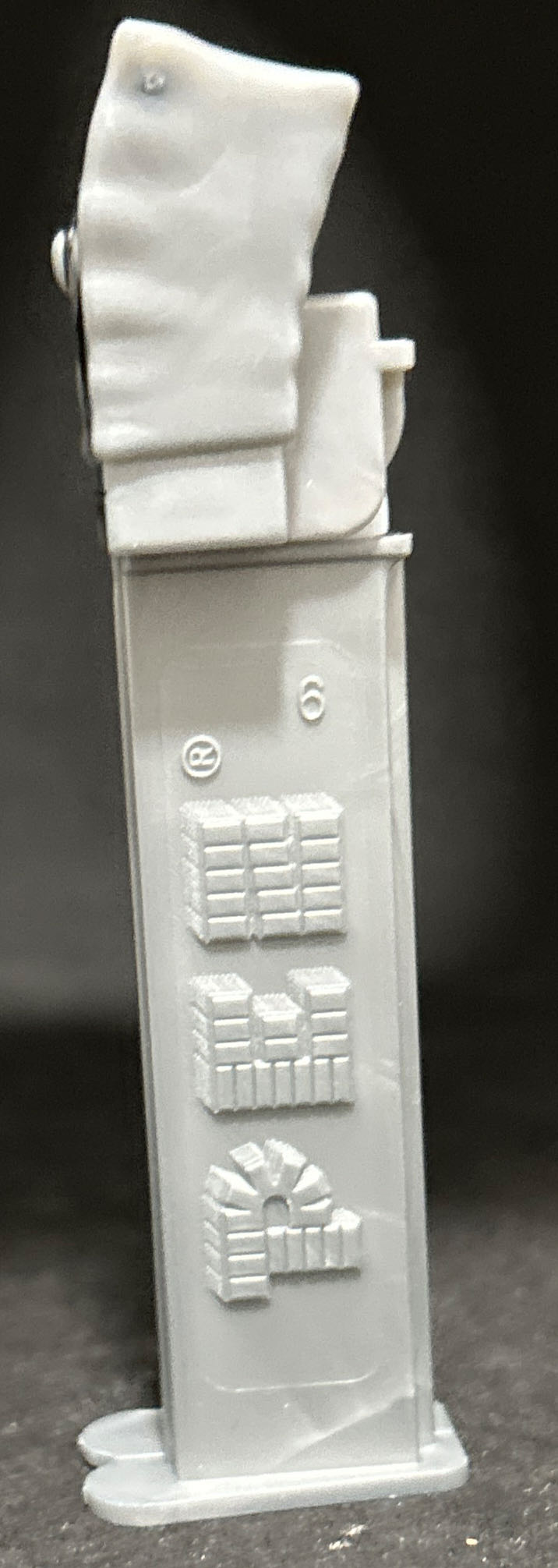 SpongeBob - (Exclusive) Silver SpongeBob - Cartoons pez collectible [Barcode 073621014244] - Main Image 3