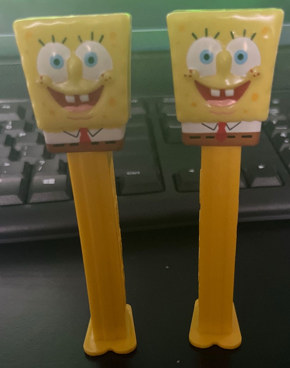 SpongeBob SquarePants - Dressed - Sponge Bob Square Pants pez collectible [Barcode 073621008816] - Main Image 2