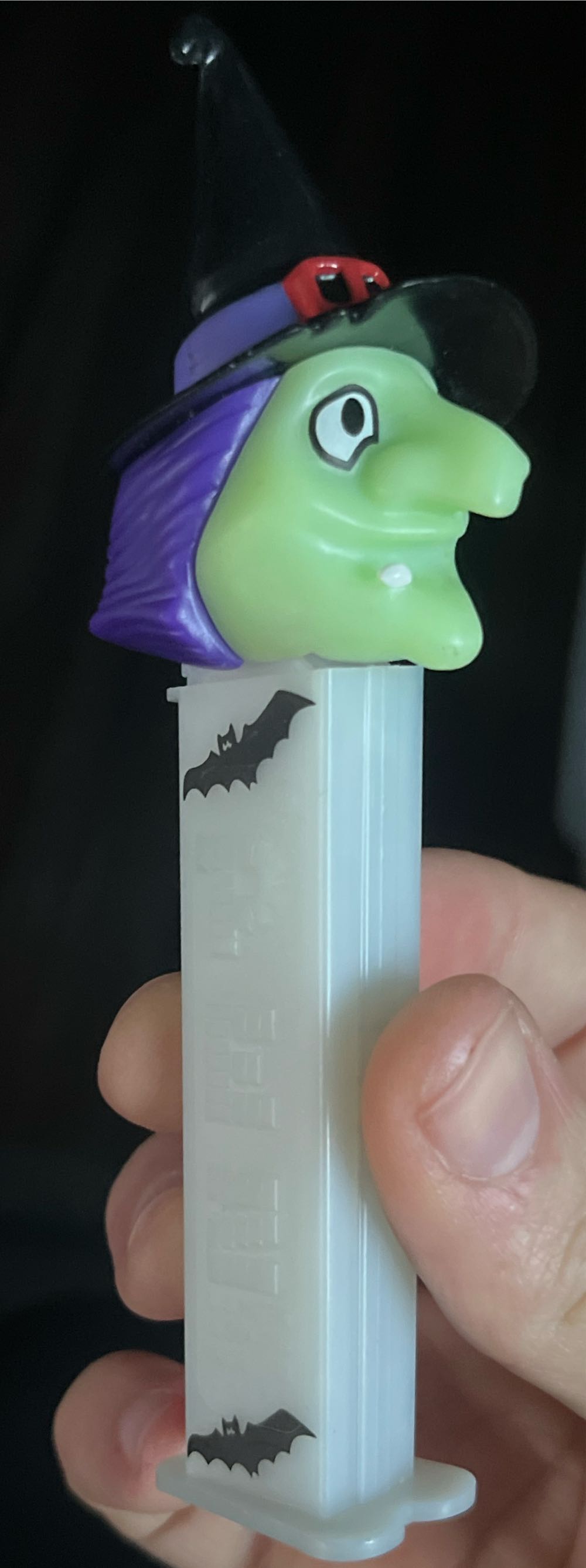 **Halloween Witch - Glow In The Dark - Halloween - Witches pez collectible - Main Image 2