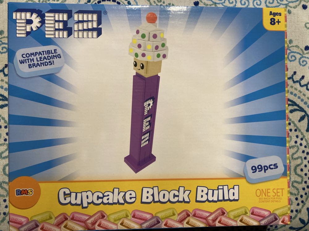 Block Build - Cupcake - Random pez collectible - Main Image 2