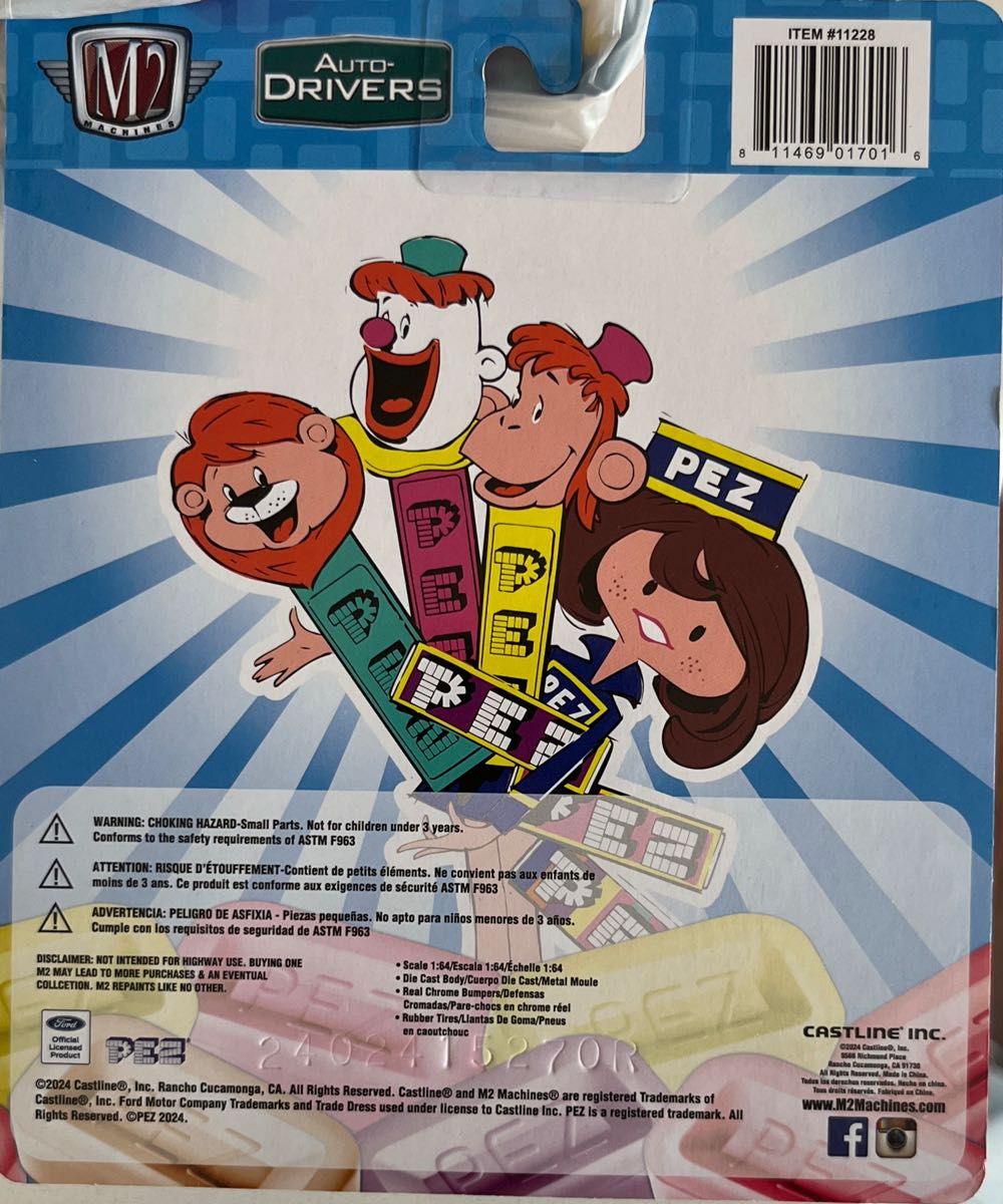 M2 Machines - 1956 Ford F-100 Truck White And Pink - PEZ Trucks pez collectible [Barcode 811469017016] - Main Image 2