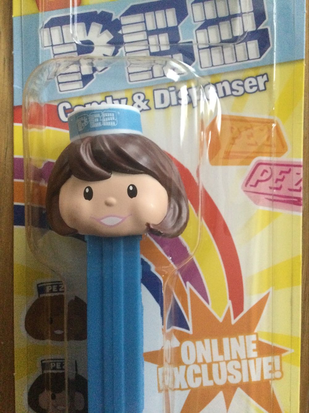 PEZ Presenter Girl Classic - Light Skin - PEZ Originals pez collectible [Barcode 073621956407] - Main Image 4