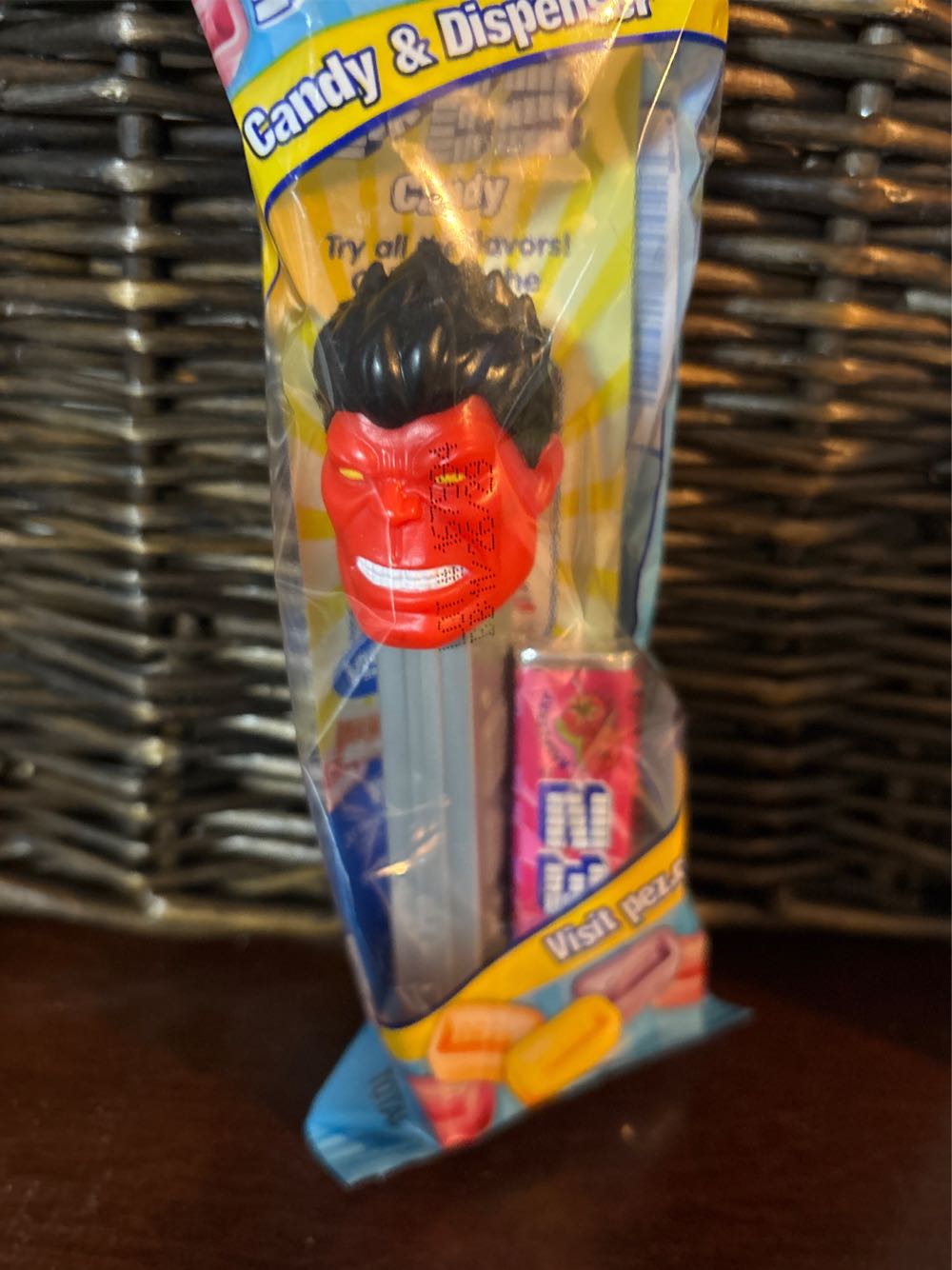 Marvel - Hulk (Red) - Marvel pez collectible - Main Image 2