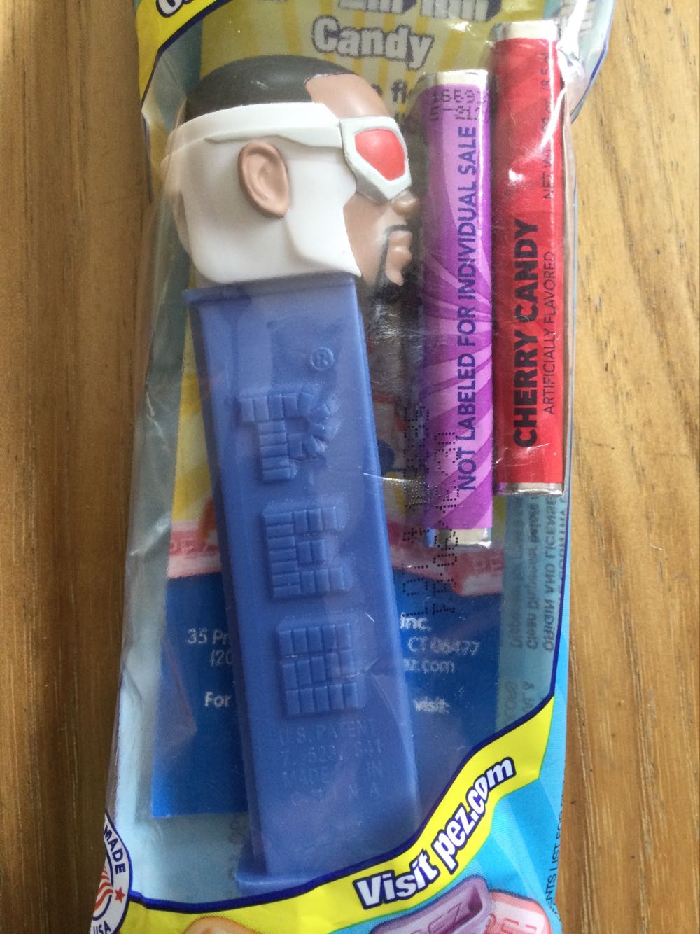 Captain America Sam Wilson - Marvel pez collectible - Main Image 3