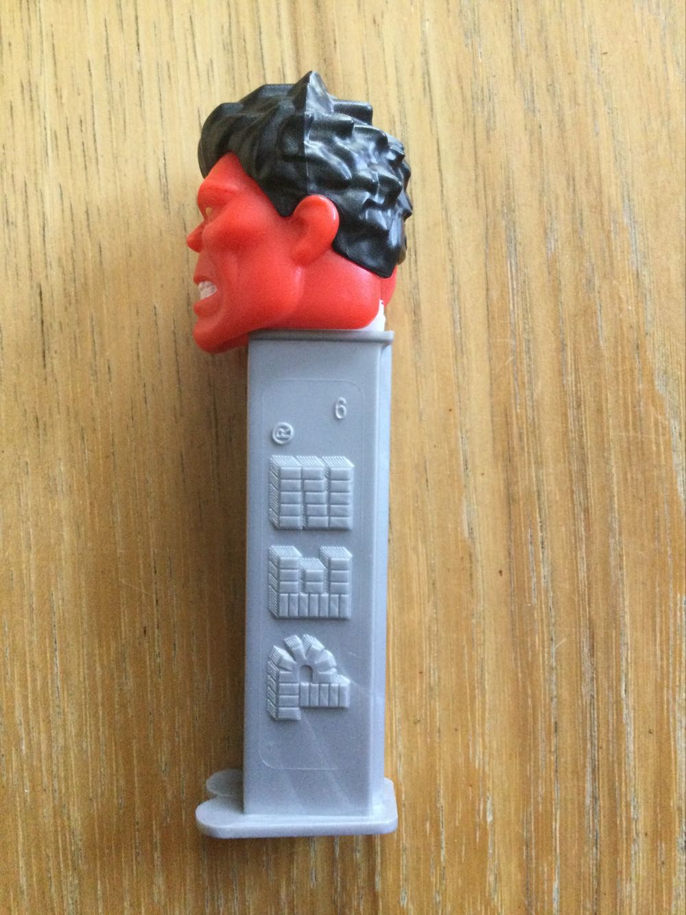Red Hulk - Marvel - Marvel pez collectible [Barcode 073621090026] - Main Image 4