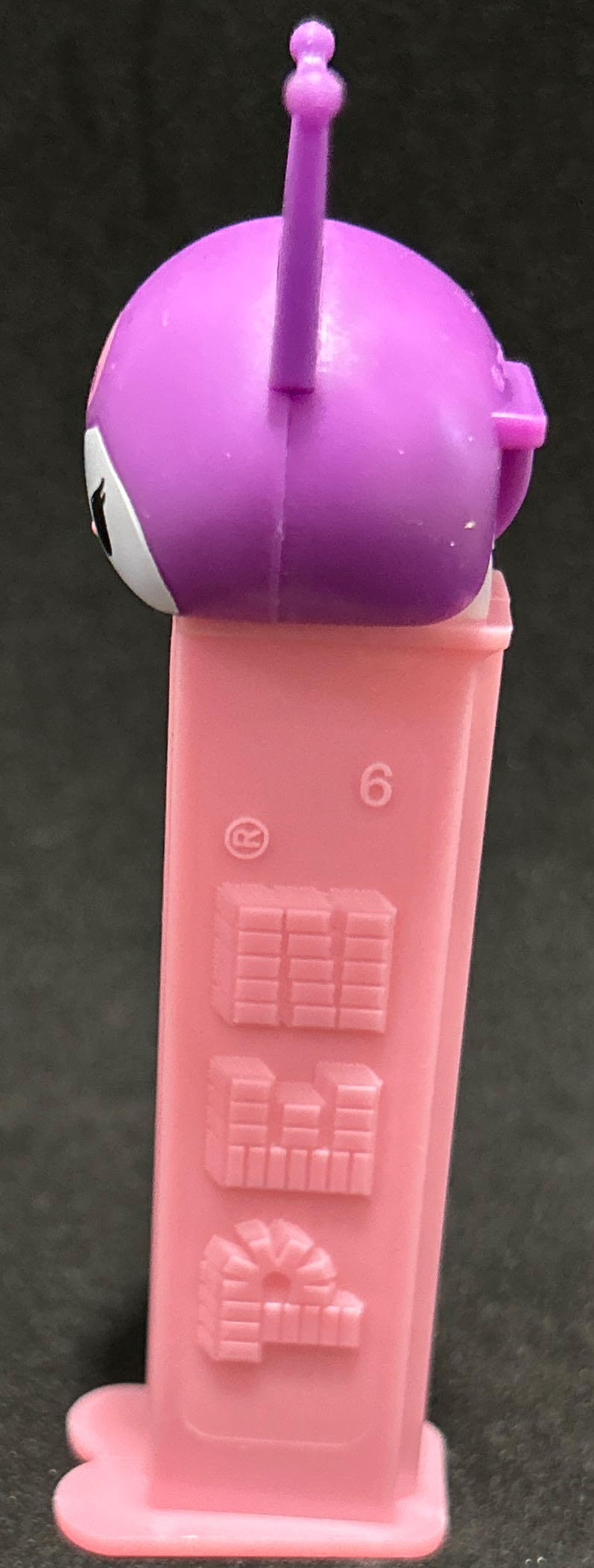 Kuromi - Hello Kitty pez collectible [Barcode 073621091504] - Main Image 3