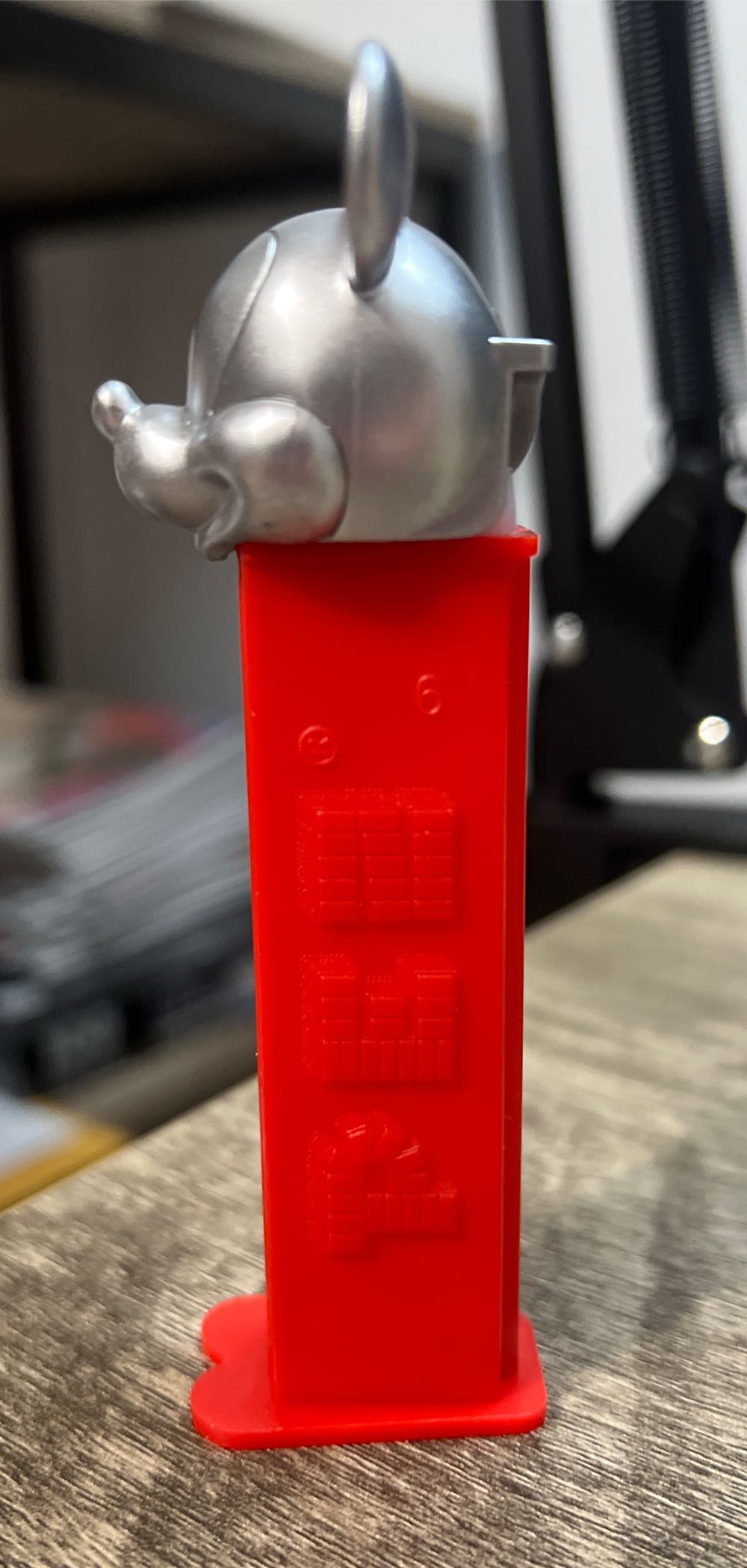 Donald Duck D - Disney Classic pez collectible - Main Image 4