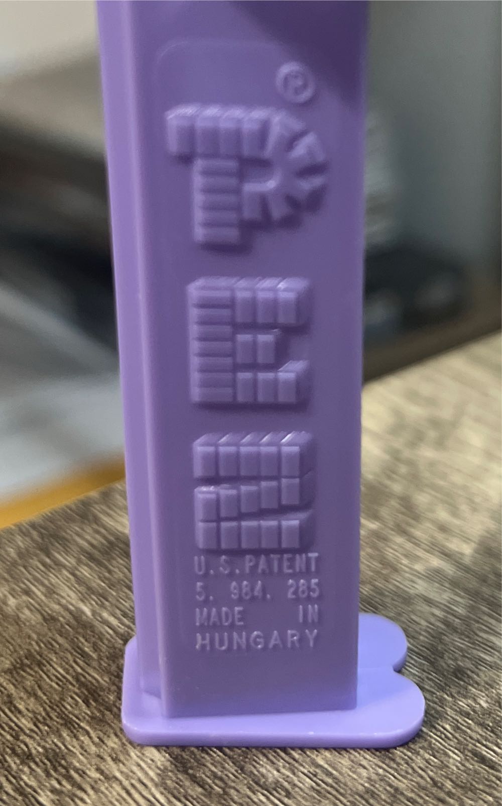 Hello Kitty W/ Rabbit (Crystal) - Hello Kitty pez collectible - Main Image 2