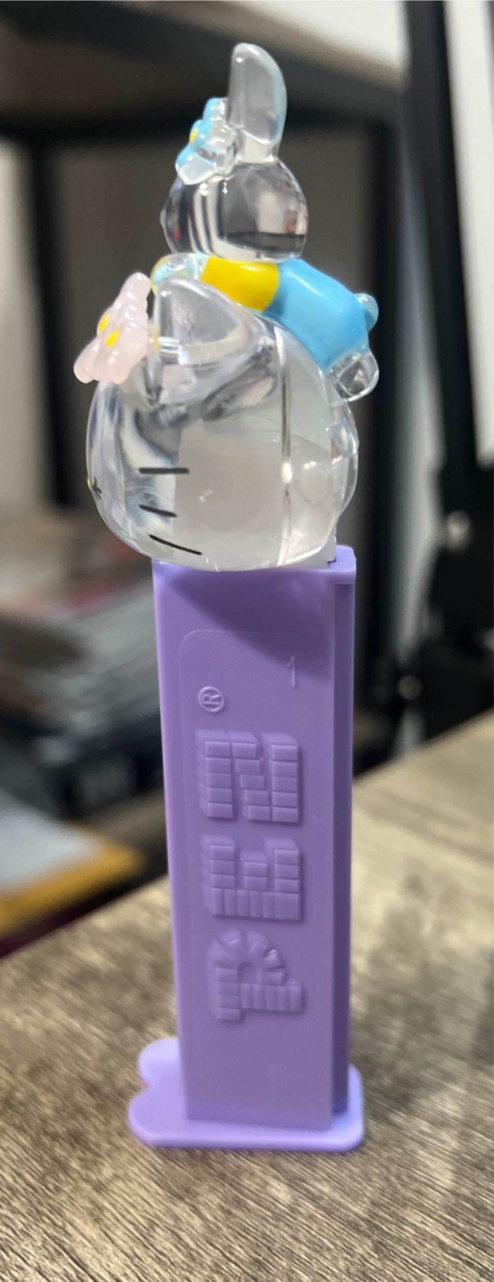 Hello Kitty W/ Rabbit (Crystal) - Hello Kitty pez collectible - Main Image 4