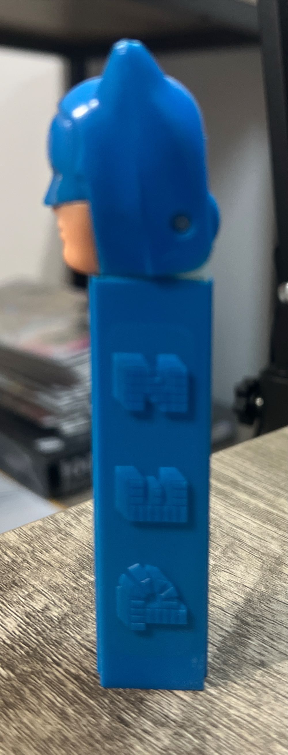 Batman A (No Feet) - Batman pez collectible - Main Image 4