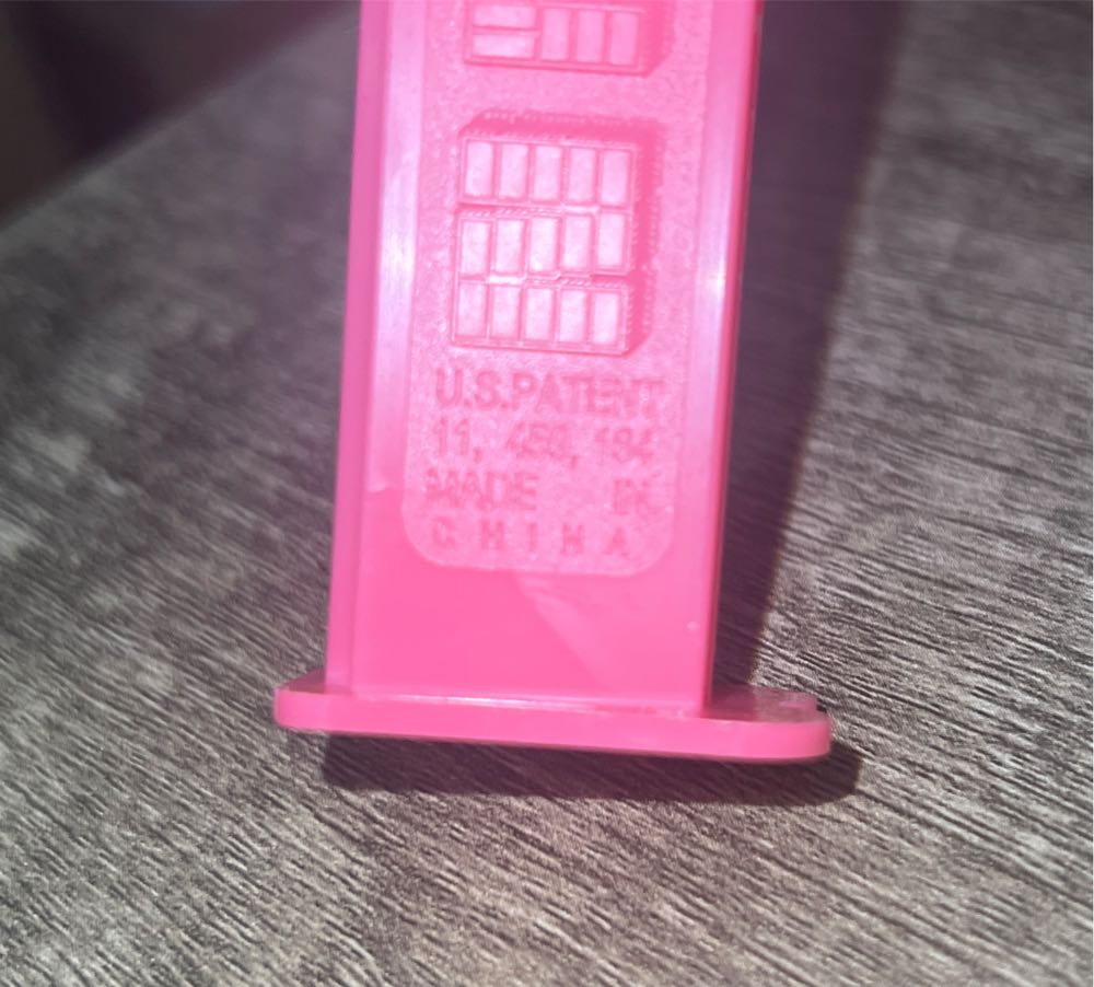 Minnie Mouse E - Disney Parks pez collectible - Main Image 2