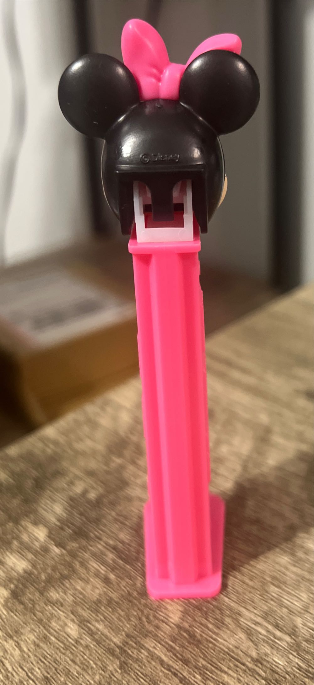 Minnie Mouse E - Disney Parks pez collectible - Main Image 3
