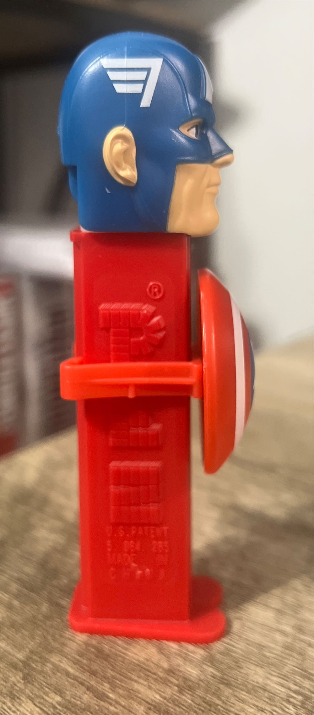 Captain America C with Shield - Marvel pez collectible - Main Image 2