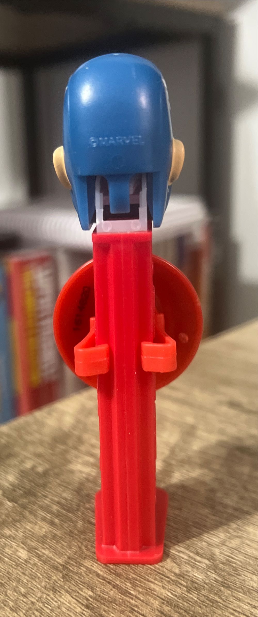 Captain America C with Shield - Marvel pez collectible - Main Image 3