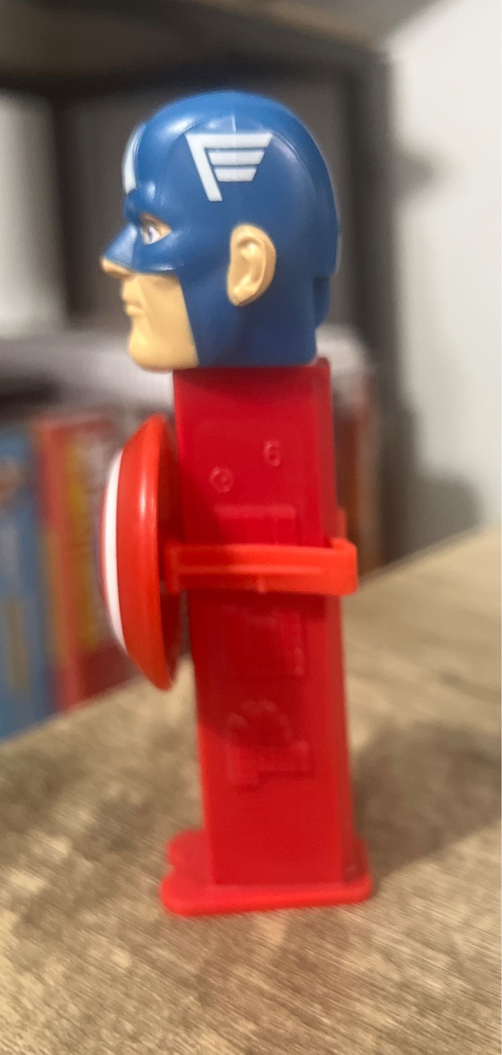 Captain America C with Shield - Marvel pez collectible - Main Image 4