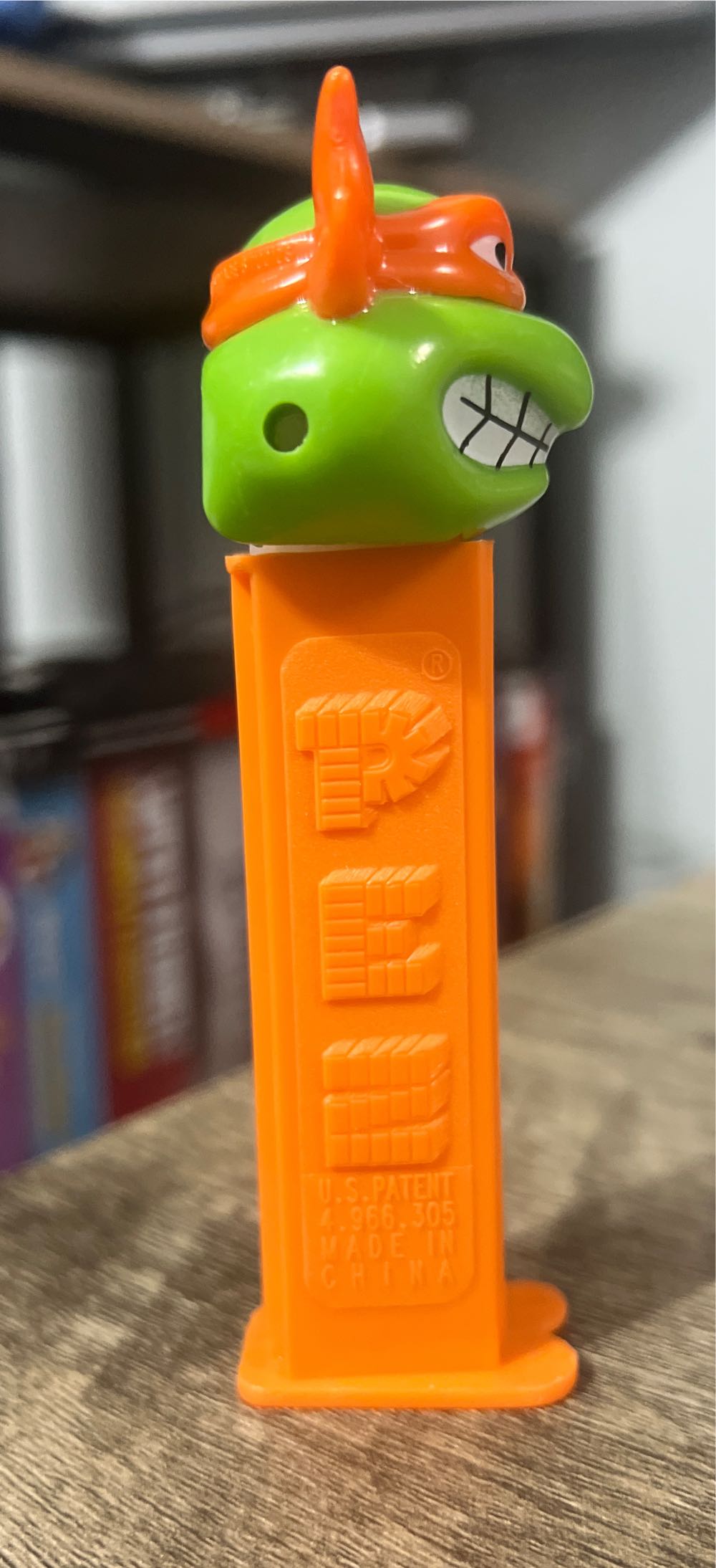Leonardo A (Angry) - Teenage Mutant Ninja Turtles pez collectible - Main Image 2