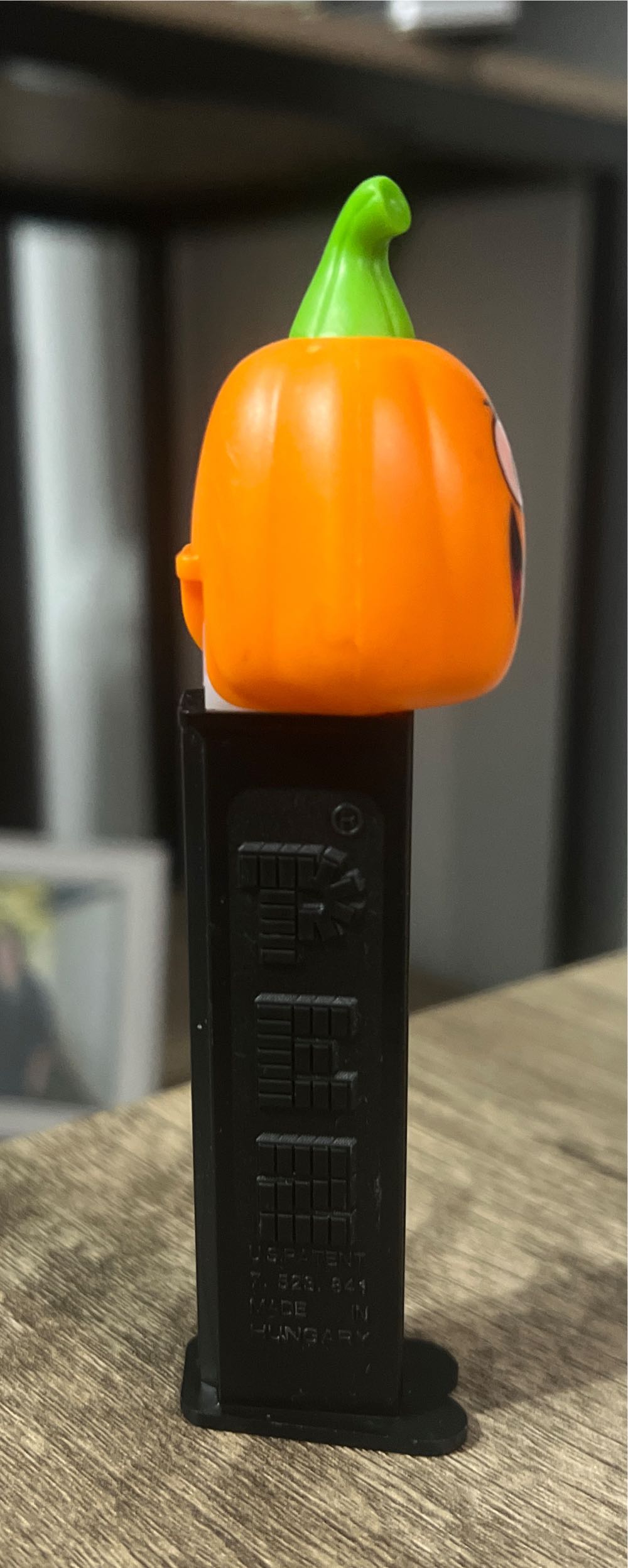 Scary Pumpkin - Halloween pez collectible - Main Image 2