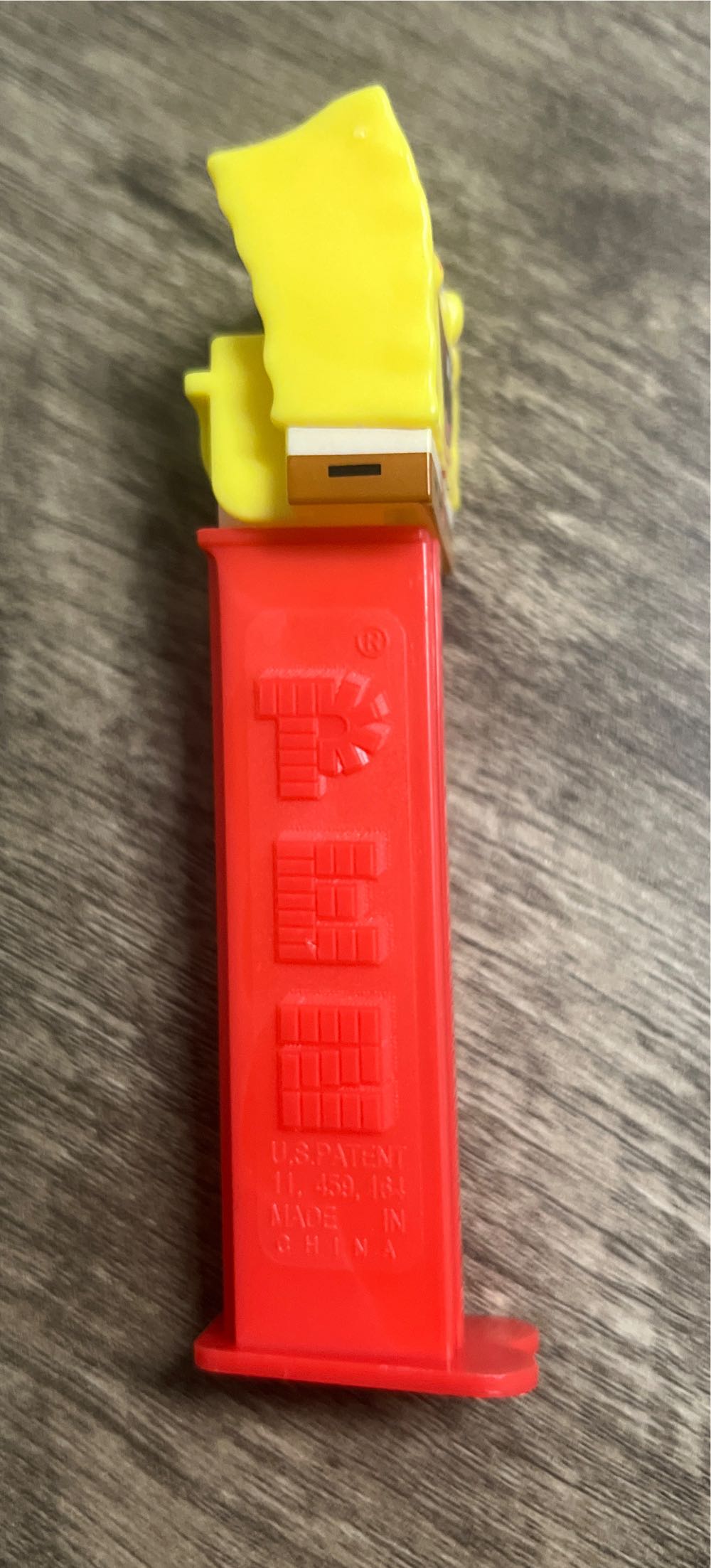 SpongeBob B (Sparkling Eyes) - Spongebob Squarepants pez collectible - Main Image 2