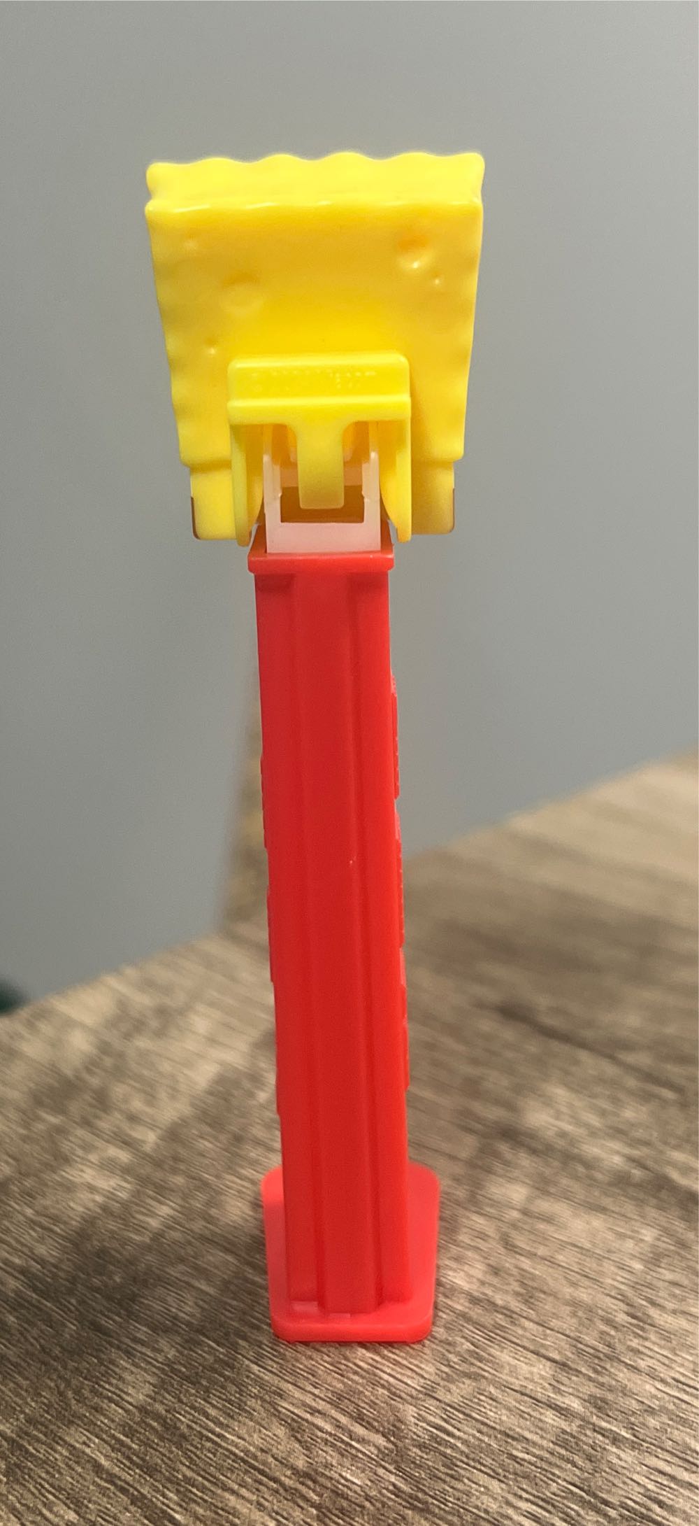 SpongeBob B (Sparkling Eyes) - Spongebob Squarepants pez collectible - Main Image 3