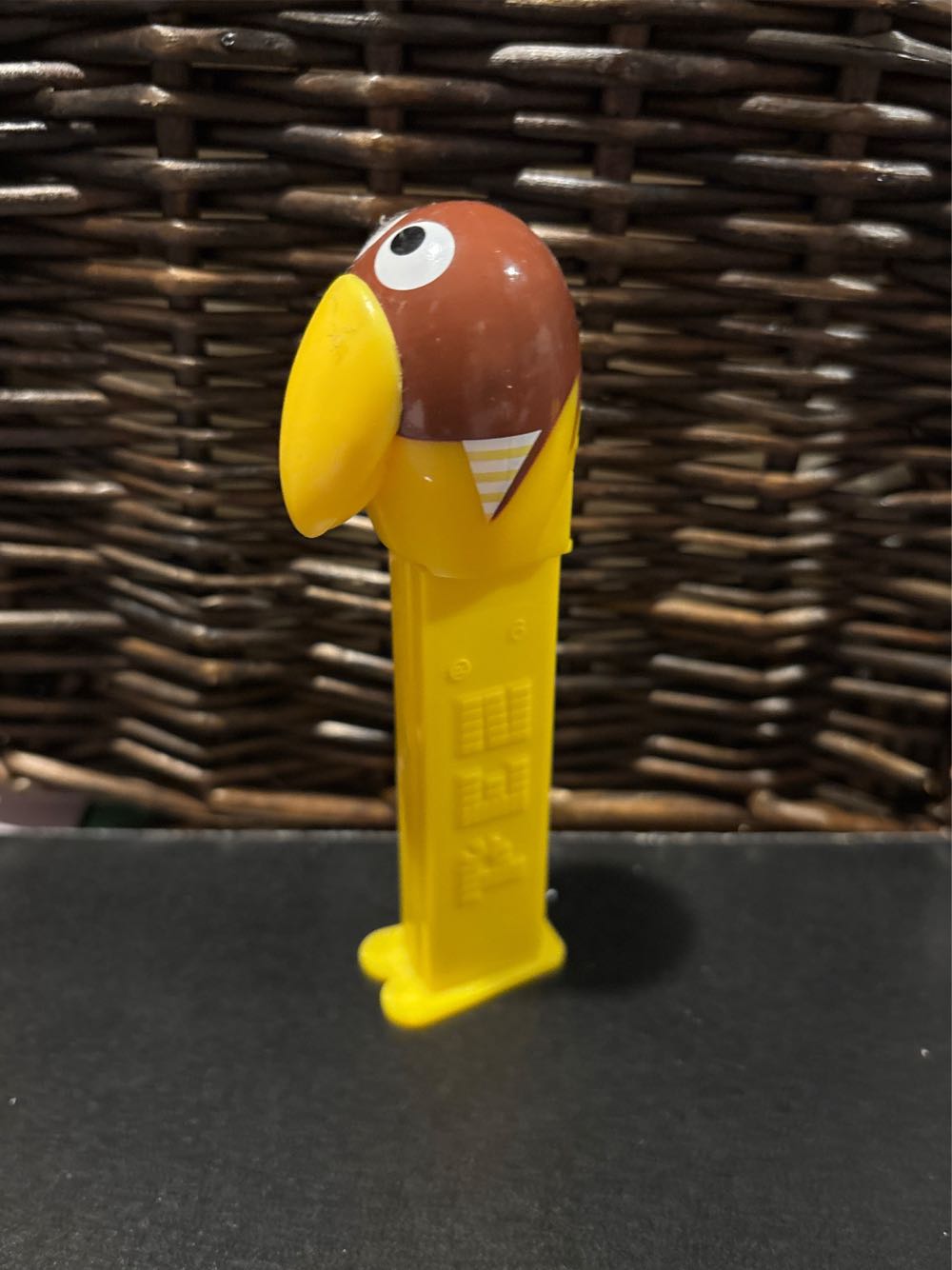 Kyoro Chan - Banana - Promotional pez collectible - Main Image 2