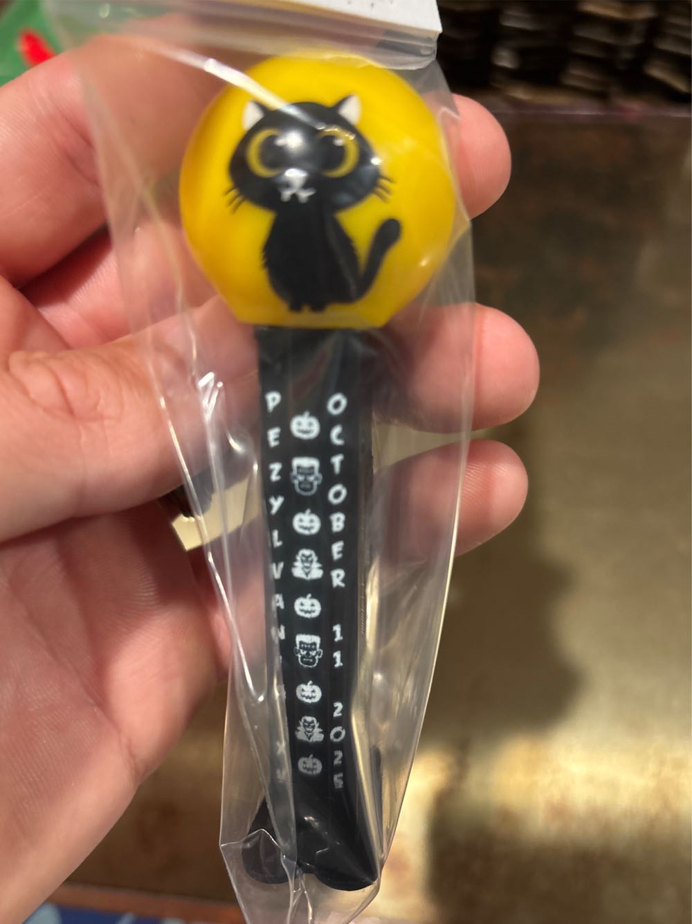 Pezylvania XV - Cat - Convention pez collectible - Main Image 2