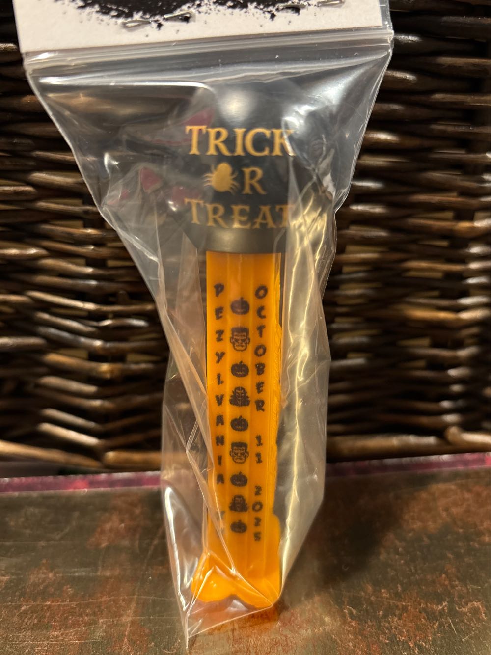 Pezylvania XV - Trick Or Treat - Convention pez collectible - Main Image 2