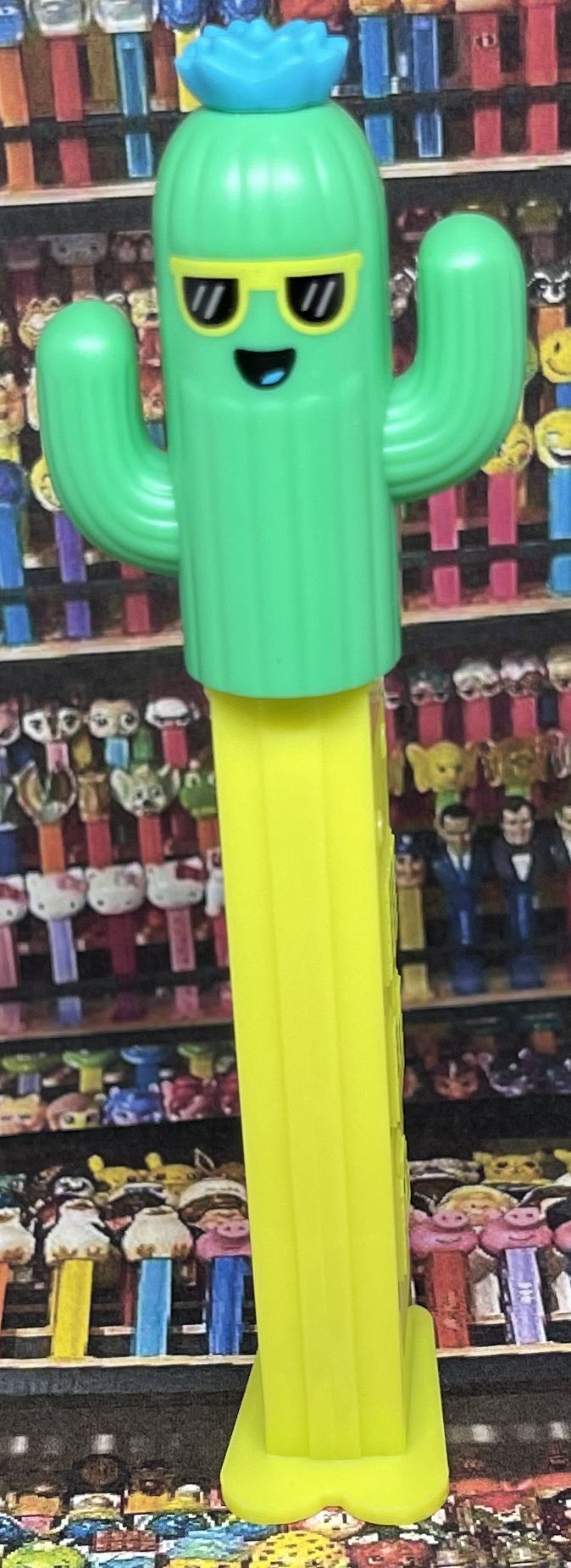 Hello Kitty - Hello Kitty holding heart, bright pink stem