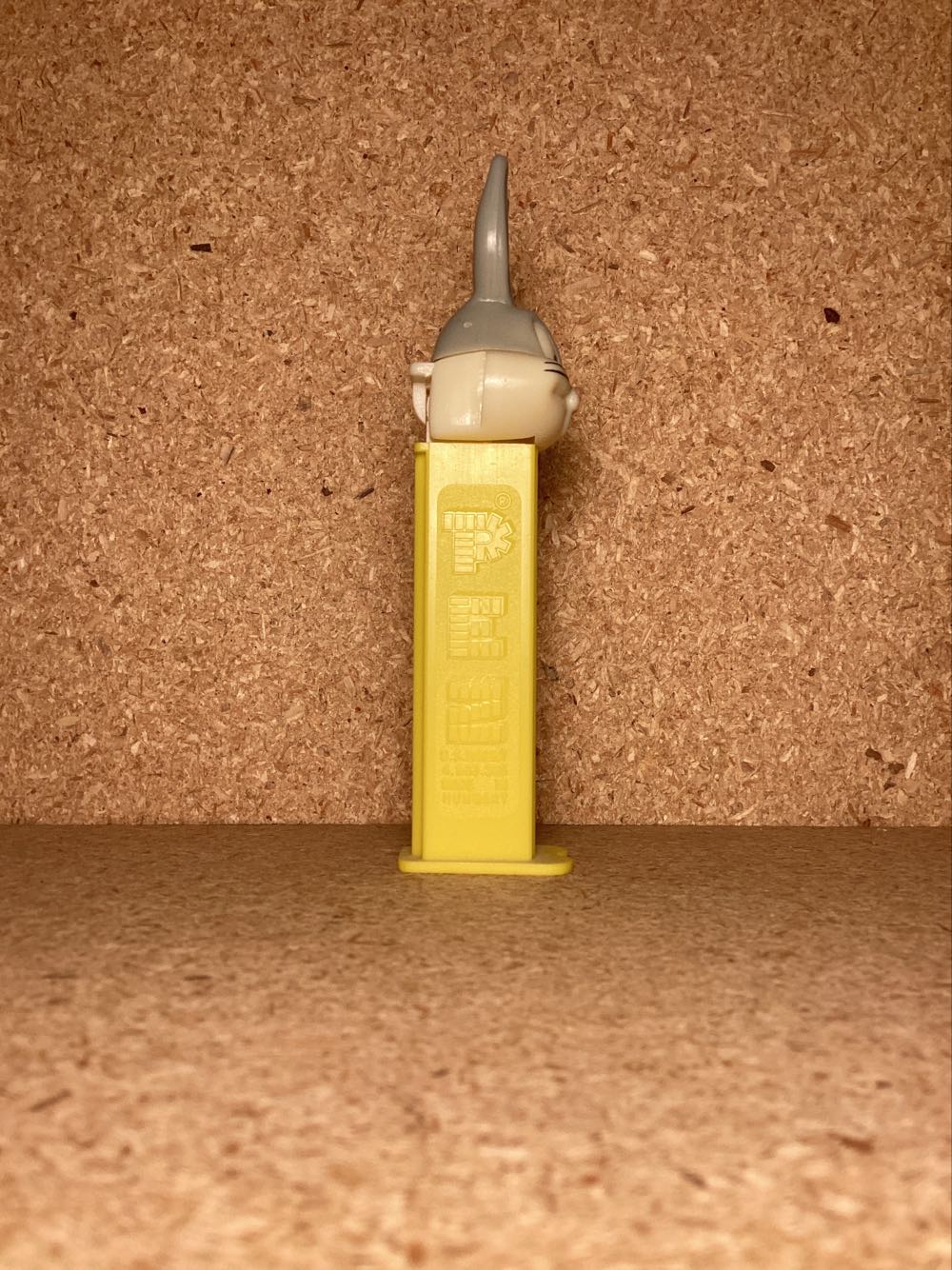 Looney Tunes-Bugs Bunny  B - Looney Toons pez collectible - Main Image 2