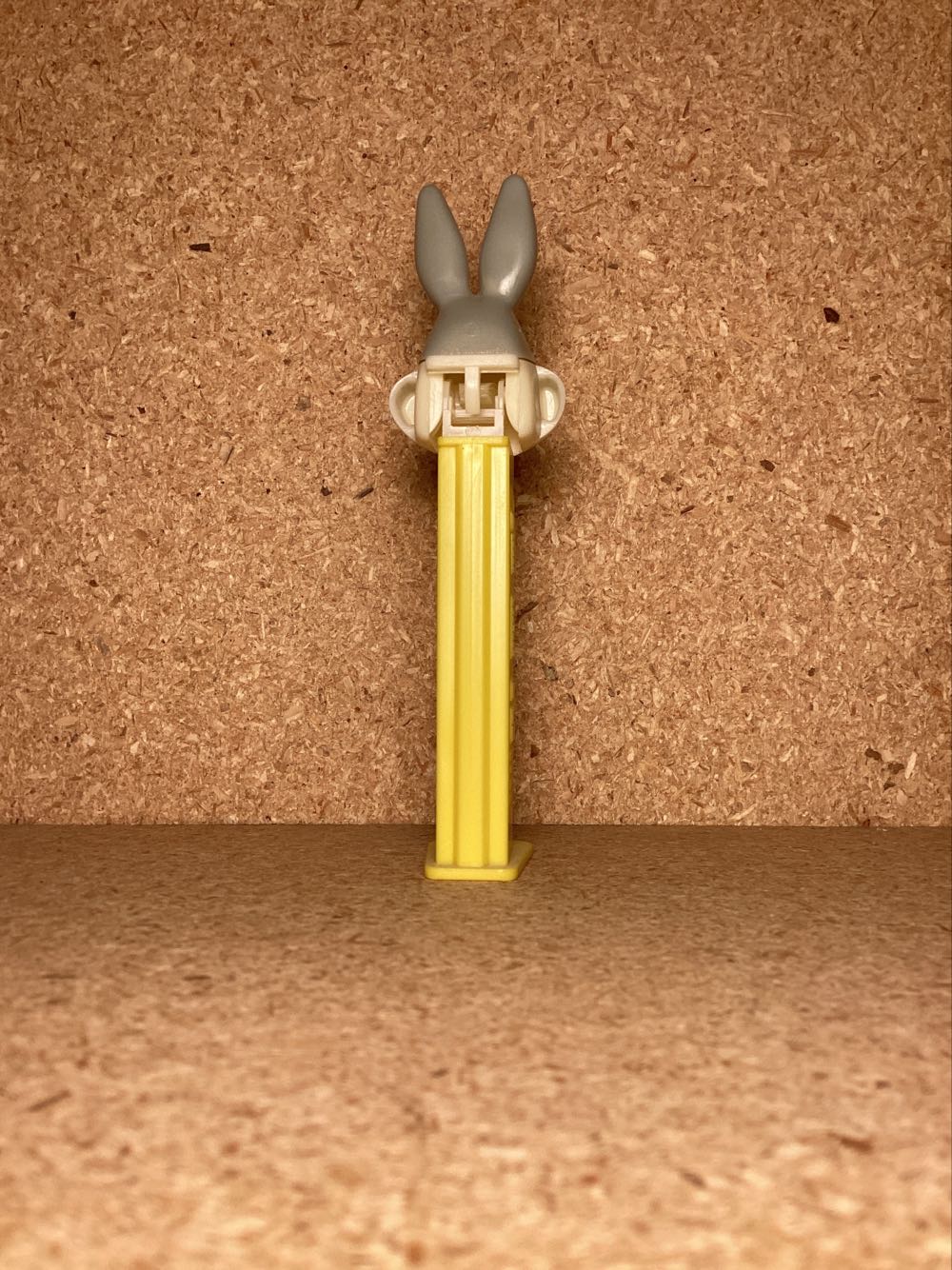 Looney Tunes-Bugs Bunny  B - Looney Toons pez collectible - Main Image 3