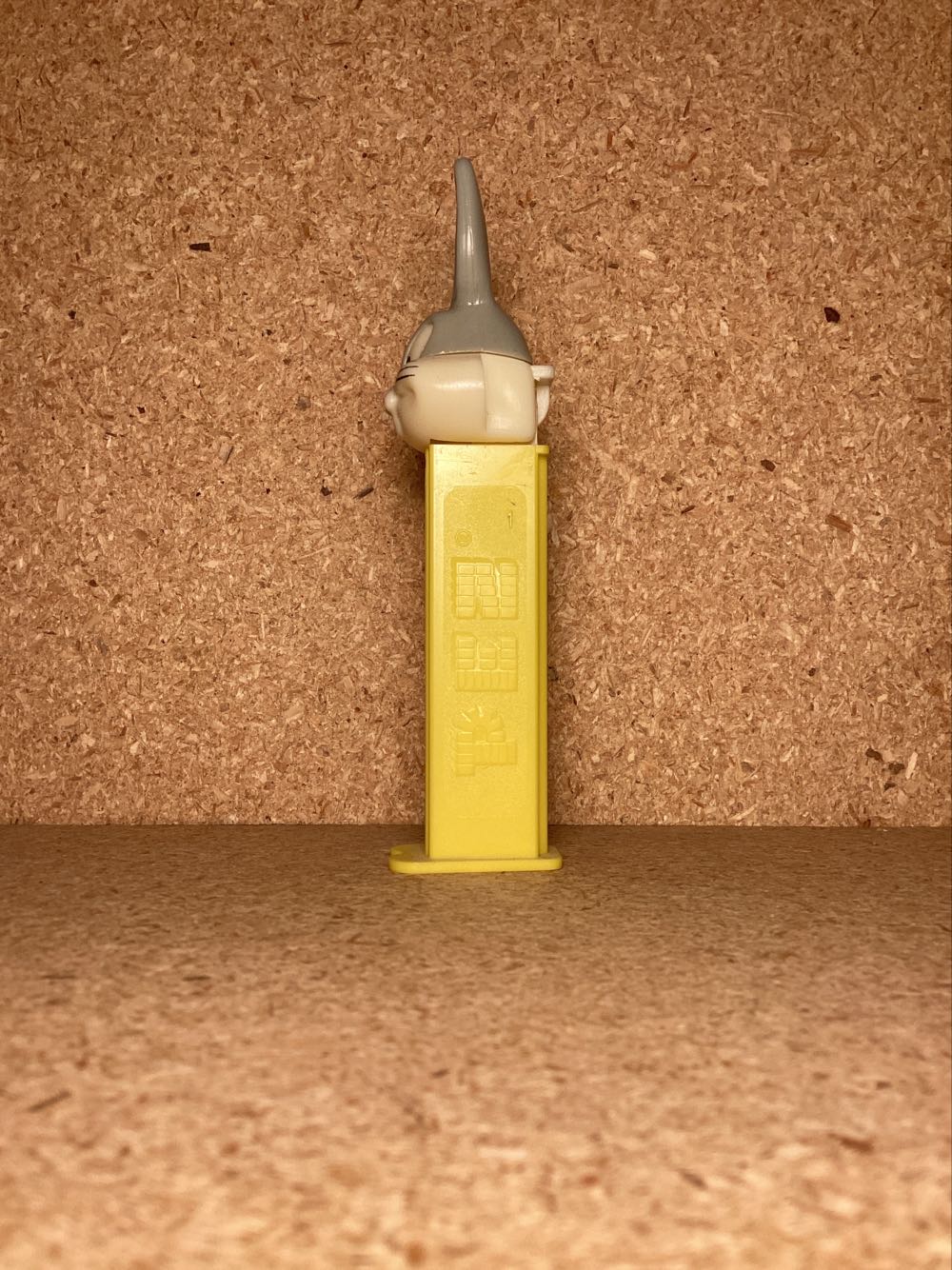 Looney Tunes-Bugs Bunny  B - Looney Toons pez collectible - Main Image 4