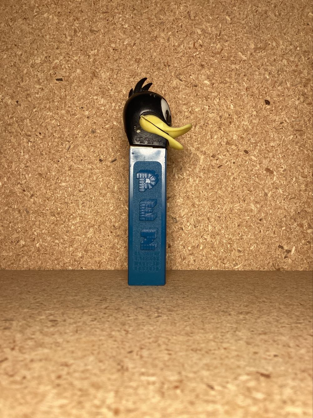 Looney Tunes-Daffy Duck A Separate Beak - Looney Toons pez collectible - Main Image 2