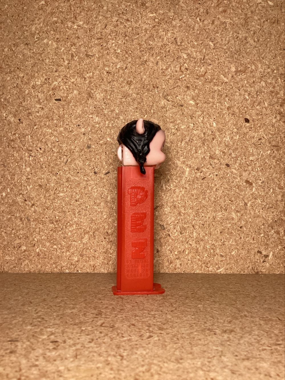 Looney Tunes-Petunia Pig - Looney Toons pez collectible - Main Image 2