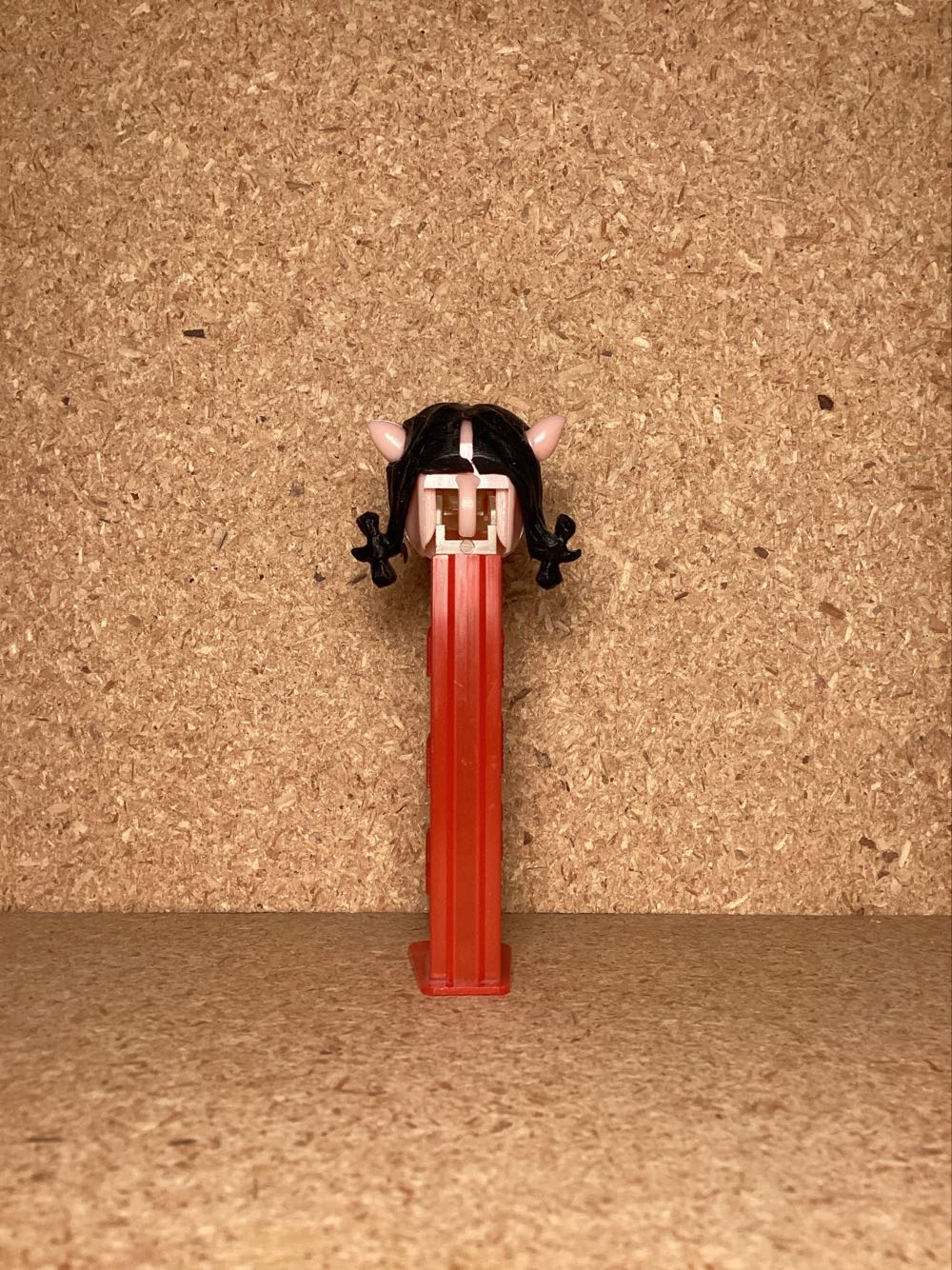 Looney Tunes-Petunia Pig - Looney Toons pez collectible - Main Image 3