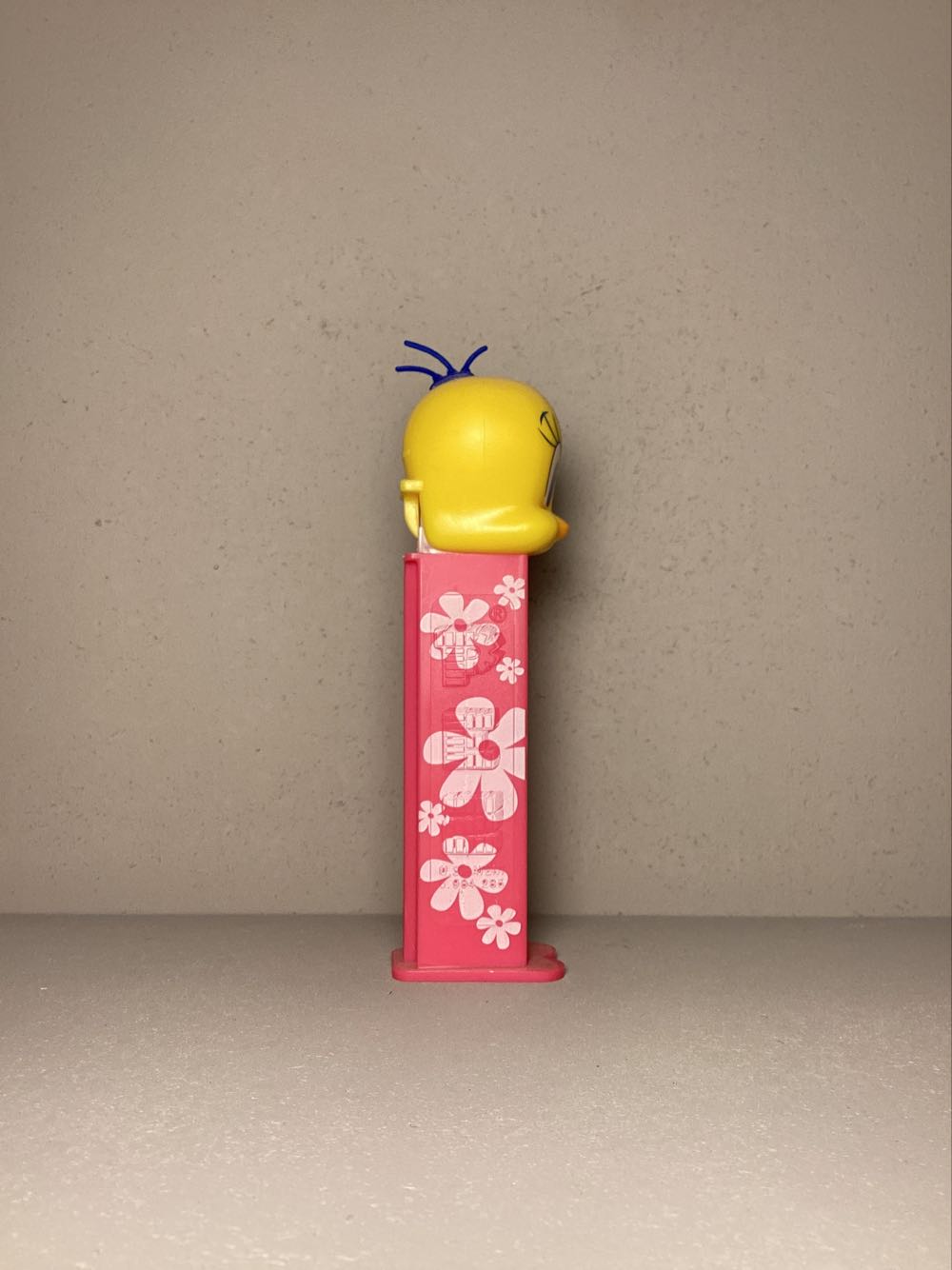 Looney Tunes -Tweety D - Looney Toons pez collectible - Main Image 2