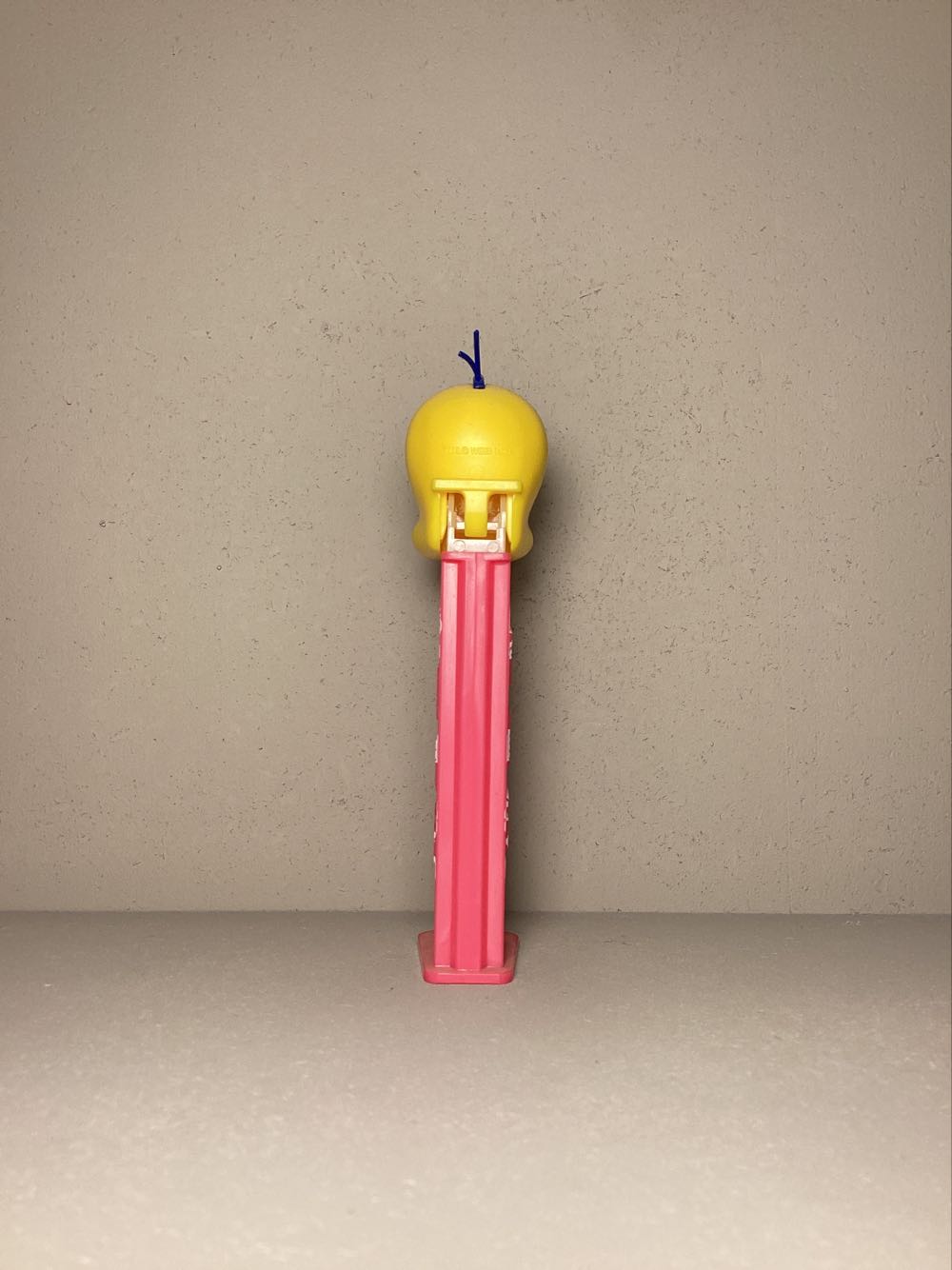 Looney Tunes -Tweety D - Looney Toons pez collectible - Main Image 3