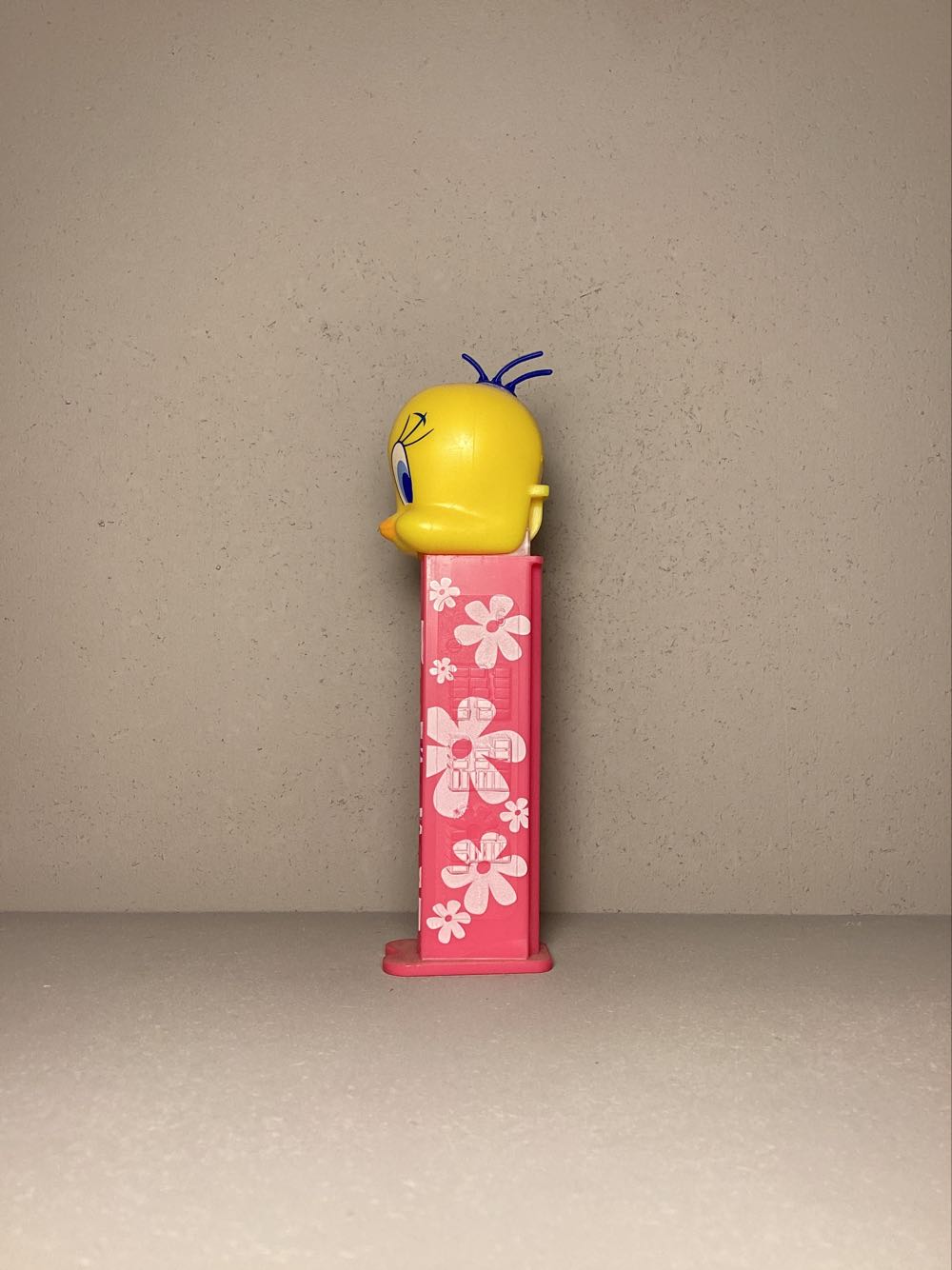 Looney Tunes -Tweety D - Looney Toons pez collectible - Main Image 4