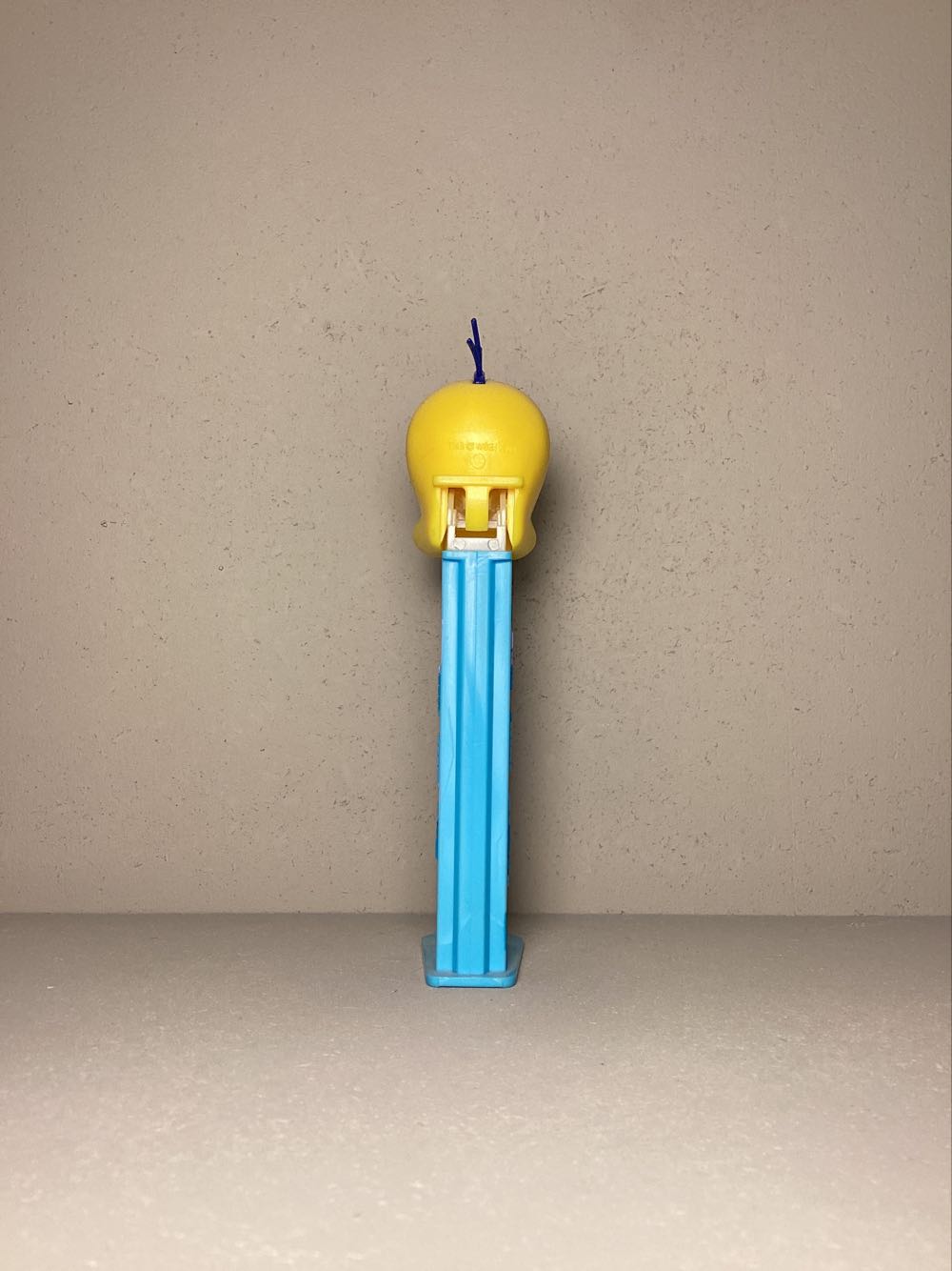 Looney Tunes-Tweety D - Looney Toons pez collectible - Main Image 3