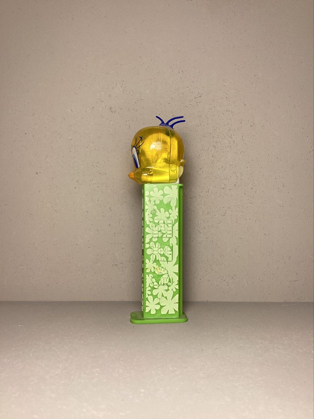 Looney Tunes-Tweety D - Looney Toons pez collectible - Main Image 4