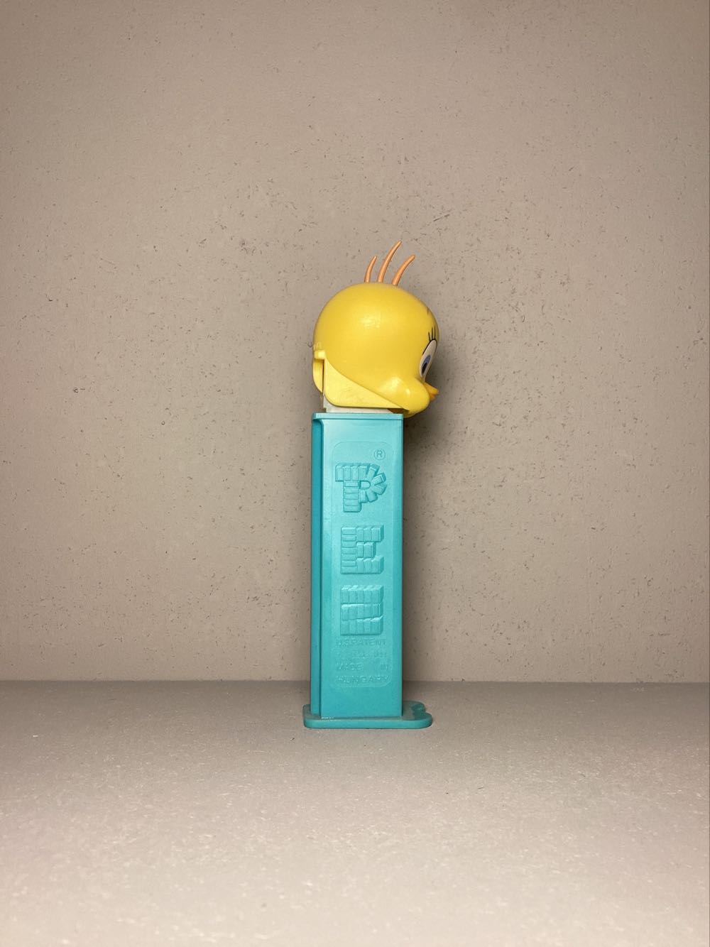Looney Tunes-Tweety E - Looney Toons pez collectible - Main Image 2